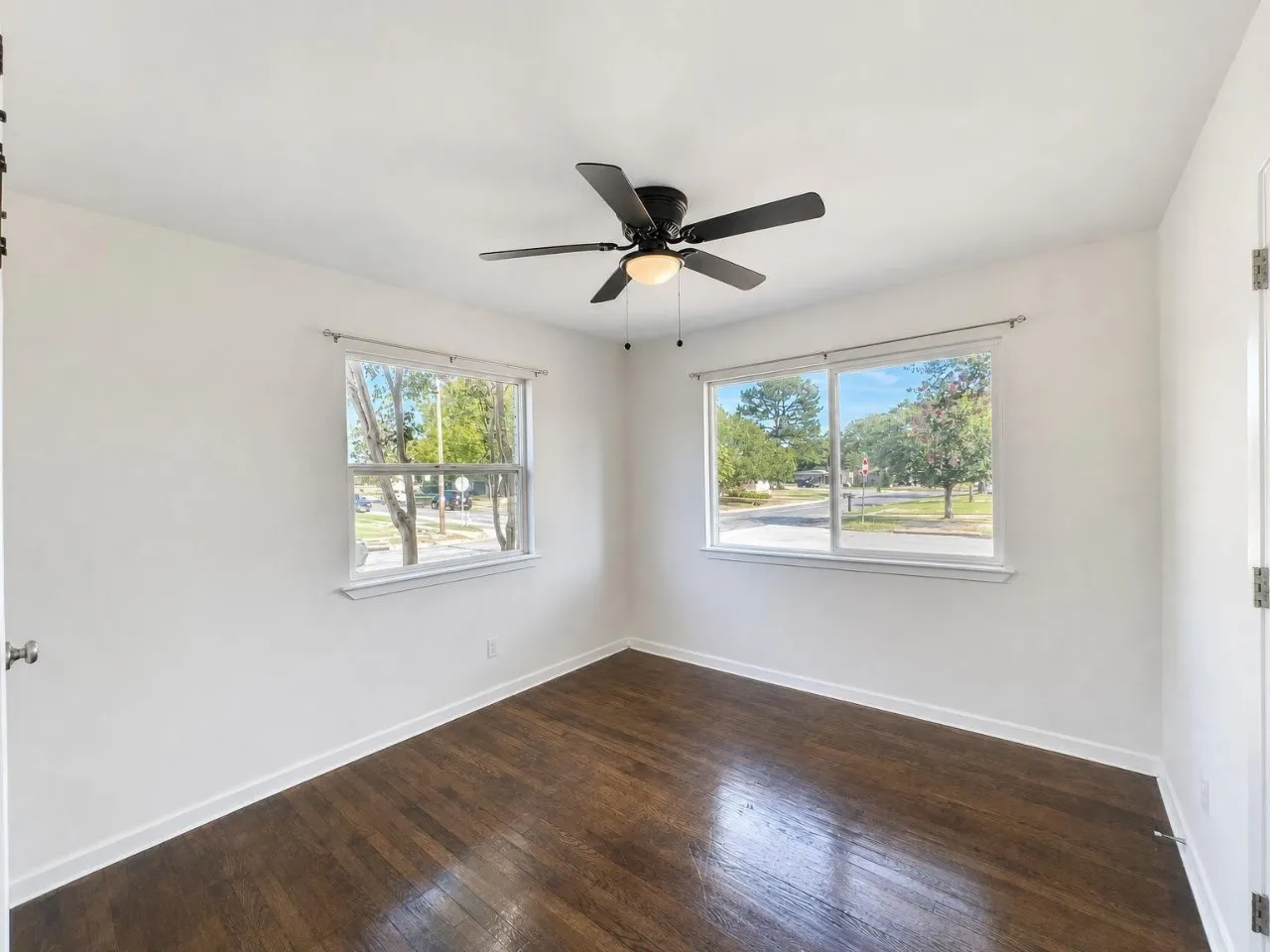 Single Family Residence For Rent in Tarrant County , 700 Pine Street, Hurst, Texas 76053, 3 Bedroom, 3 Bathroom, 1 Garage spaces, 1,119 Sqft, built in 1958, mls#21392765, Real Estate Agent in Hurst, Homes For Rent in Tarrant county, Homes For Rent in Hurst, Realtor in Hurst Texas, Real Estate Brokerage Independent Realty Texas, Luminita Cordes Realtor