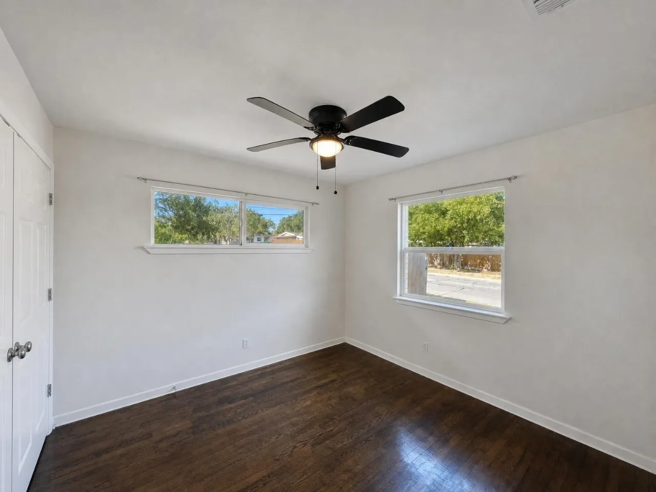 Single Family Residence For Rent in Tarrant County , 700 Pine Street, Hurst, Texas 76053, 3 Bedroom, 3 Bathroom, 1 Garage spaces, 1,119 Sqft, built in 1958, mls#21392765, Real Estate Agent in Hurst, Homes For Rent in Tarrant county, Homes For Rent in Hurst, Realtor in Hurst Texas, Real Estate Brokerage Independent Realty Texas, Luminita Cordes Realtor