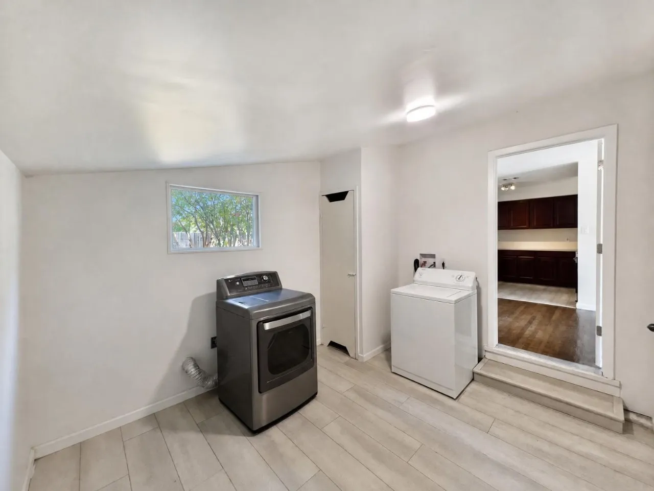 Single Family Residence For Rent in Tarrant County , 700 Pine Street, Hurst, Texas 76053, 3 Bedroom, 3 Bathroom, 1 Garage spaces, 1,119 Sqft, built in 1958, mls#21392765, Real Estate Agent in Hurst, Homes For Rent in Tarrant county, Homes For Rent in Hurst, Realtor in Hurst Texas, Real Estate Brokerage Independent Realty Texas, Luminita Cordes Realtor