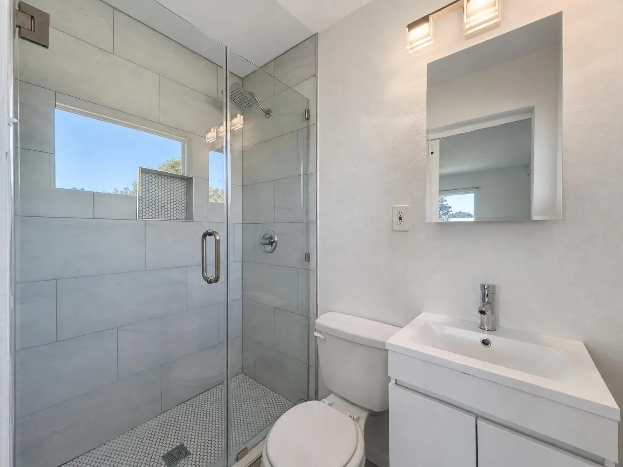 Single Family Residence For Rent in Tarrant County , 700 Pine Street, Hurst, Texas 76053, 3 Bedroom, 3 Bathroom, 1 Garage spaces, 1,119 Sqft, built in 1958, mls#21392765, Real Estate Agent in Hurst, Homes For Rent in Tarrant county, Homes For Rent in Hurst, Realtor in Hurst Texas, Real Estate Brokerage Independent Realty Texas, Luminita Cordes Realtor