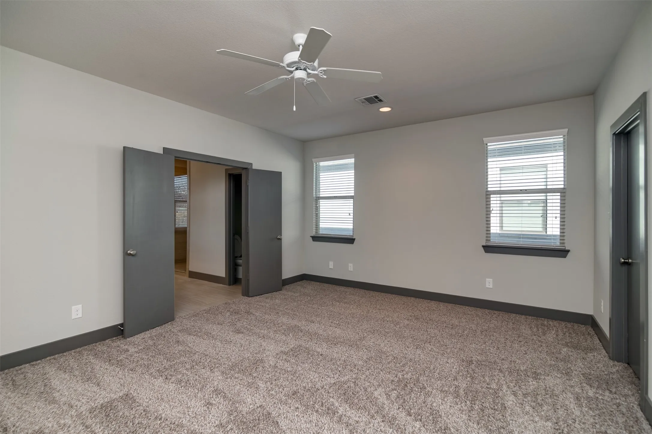 Townhouse For Rent in Tarrant County , 216 Wimberly Street, Fort Worth, Texas 76107, 3 Bedroom, 3 Bathroom, 2 Garage spaces, 2,080 Sqft, built in 2016, mls#21384219, Real Estate Agent in Fort Worth, Homes For Rent in Tarrant county, Homes For Rent in Fort Worth, Realtor in Fort Worth Texas, Real Estate Brokerage Independent Realty Texas, Luminita Cordes Realtor