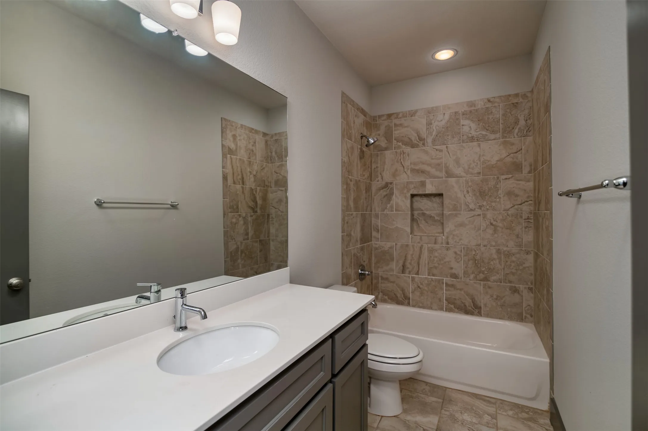 Townhouse For Rent in Tarrant County , 216 Wimberly Street, Fort Worth, Texas 76107, 3 Bedroom, 3 Bathroom, 2 Garage spaces, 2,080 Sqft, built in 2016, mls#21384219, Real Estate Agent in Fort Worth, Homes For Rent in Tarrant county, Homes For Rent in Fort Worth, Realtor in Fort Worth Texas, Real Estate Brokerage Independent Realty Texas, Luminita Cordes Realtor