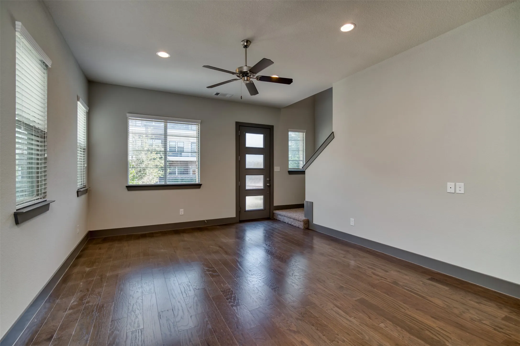 Townhouse For Rent in Tarrant County , 216 Wimberly Street, Fort Worth, Texas 76107, 3 Bedroom, 3 Bathroom, 2 Garage spaces, 2,080 Sqft, built in 2016, mls#21384219, Real Estate Agent in Fort Worth, Homes For Rent in Tarrant county, Homes For Rent in Fort Worth, Realtor in Fort Worth Texas, Real Estate Brokerage Independent Realty Texas, Luminita Cordes Realtor