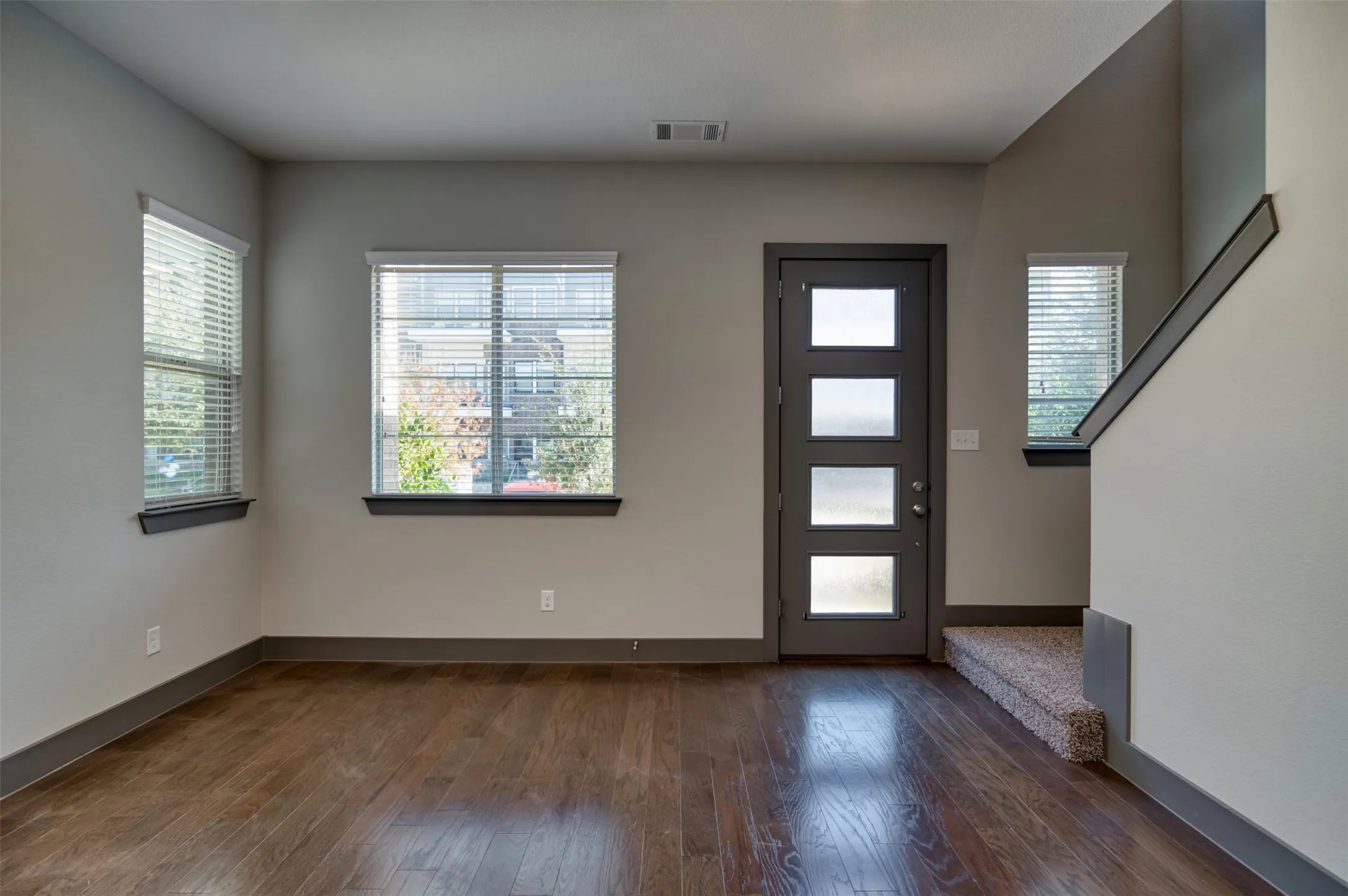 Townhouse For Rent in Tarrant County , 216 Wimberly Street, Fort Worth, Texas 76107, 3 Bedroom, 3 Bathroom, 2 Garage spaces, 2,080 Sqft, built in 2016, mls#21384219, Real Estate Agent in Fort Worth, Homes For Rent in Tarrant county, Homes For Rent in Fort Worth, Realtor in Fort Worth Texas, Real Estate Brokerage Independent Realty Texas, Luminita Cordes Realtor