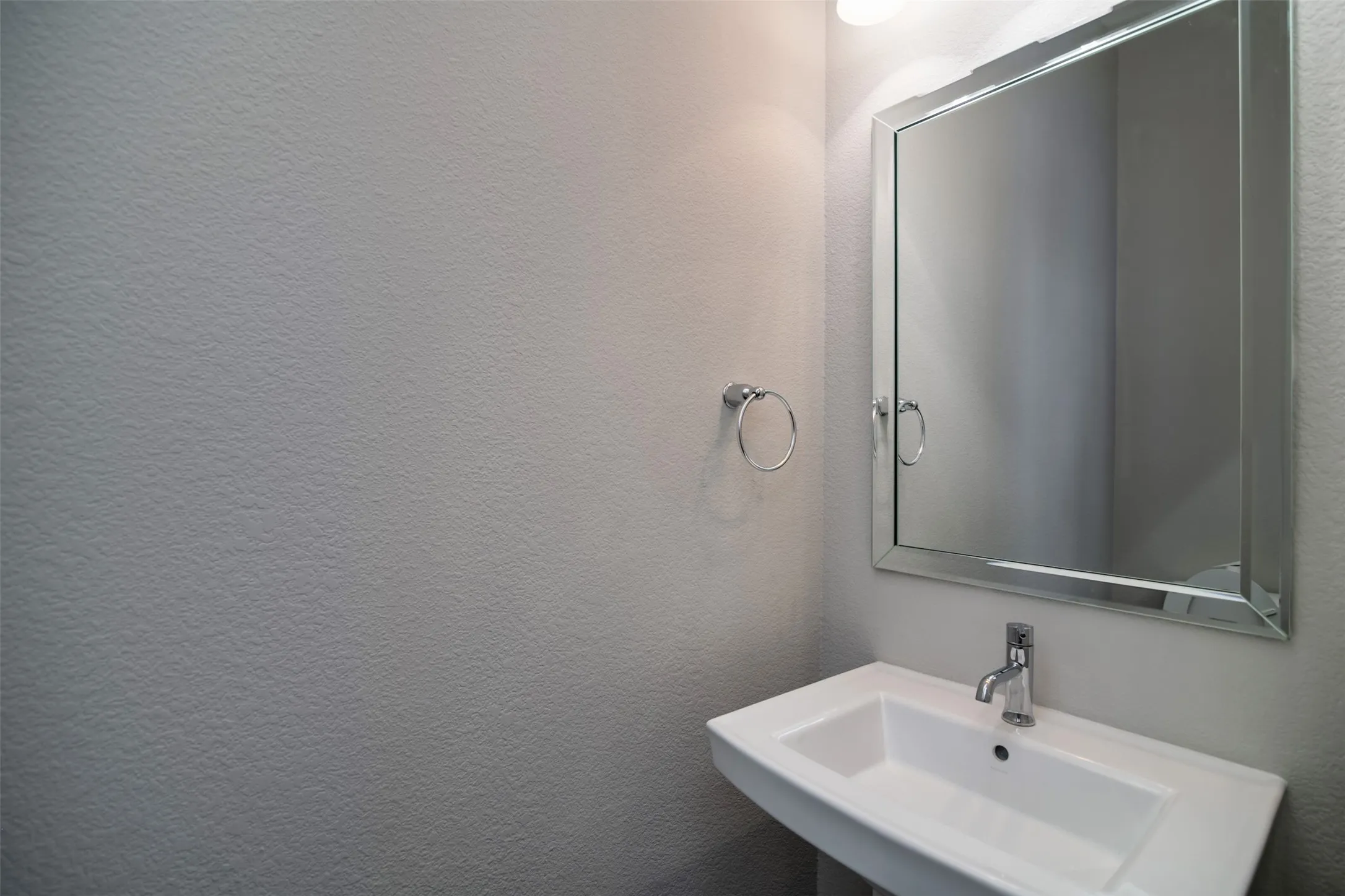 Townhouse For Rent in Tarrant County , 216 Wimberly Street, Fort Worth, Texas 76107, 3 Bedroom, 3 Bathroom, 2 Garage spaces, 2,080 Sqft, built in 2016, mls#21384219, Real Estate Agent in Fort Worth, Homes For Rent in Tarrant county, Homes For Rent in Fort Worth, Realtor in Fort Worth Texas, Real Estate Brokerage Independent Realty Texas, Luminita Cordes Realtor