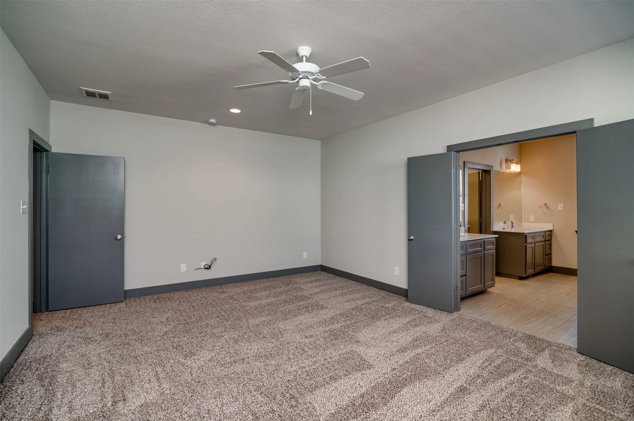 Townhouse For Rent in Tarrant County , 216 Wimberly Street, Fort Worth, Texas 76107, 3 Bedroom, 3 Bathroom, 2 Garage spaces, 2,080 Sqft, built in 2016, mls#21384219, Real Estate Agent in Fort Worth, Homes For Rent in Tarrant county, Homes For Rent in Fort Worth, Realtor in Fort Worth Texas, Real Estate Brokerage Independent Realty Texas, Luminita Cordes Realtor