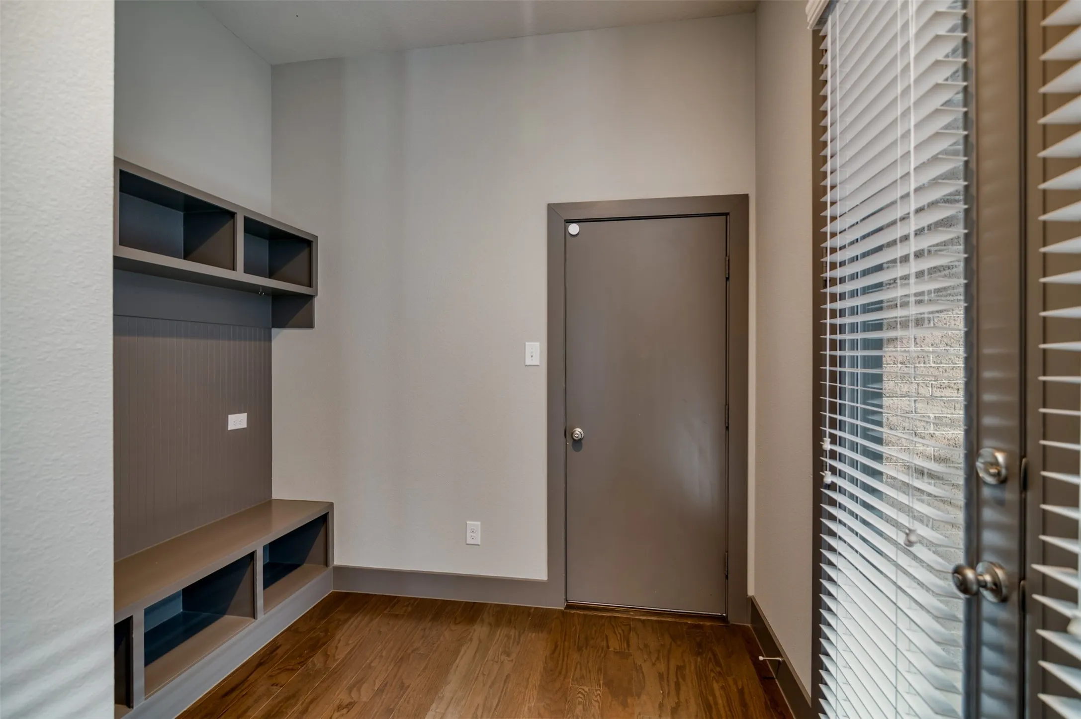 Townhouse For Rent in Tarrant County , 216 Wimberly Street, Fort Worth, Texas 76107, 3 Bedroom, 3 Bathroom, 2 Garage spaces, 2,080 Sqft, built in 2016, mls#21384219, Real Estate Agent in Fort Worth, Homes For Rent in Tarrant county, Homes For Rent in Fort Worth, Realtor in Fort Worth Texas, Real Estate Brokerage Independent Realty Texas, Luminita Cordes Realtor