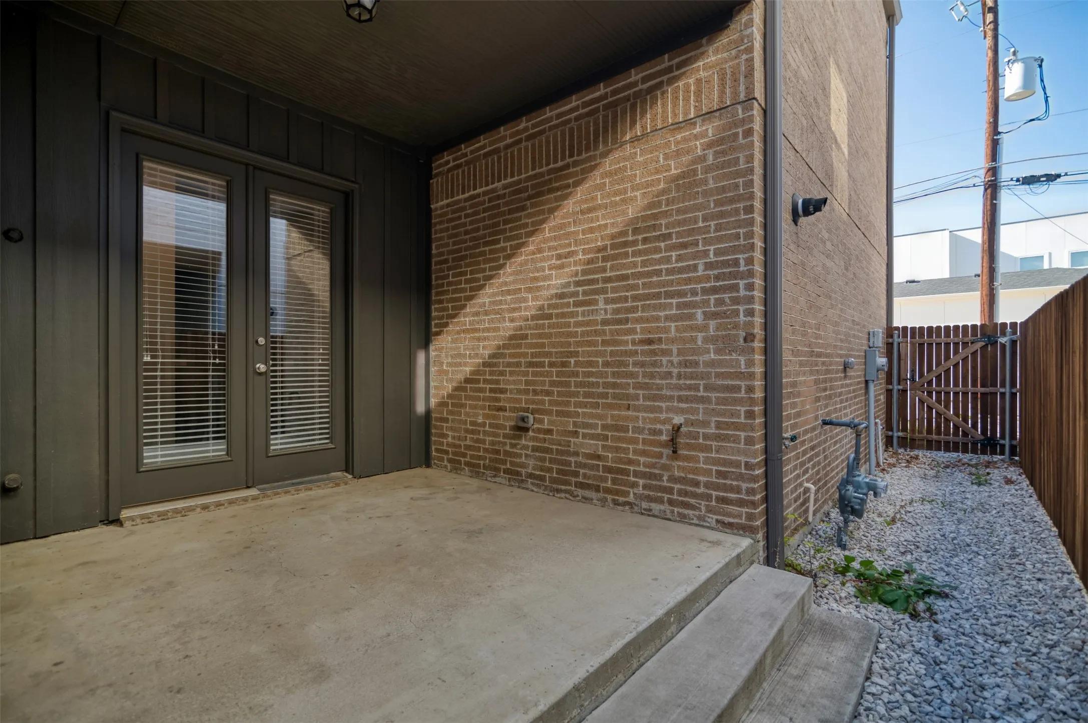 Townhouse For Rent in Tarrant County , 216 Wimberly Street, Fort Worth, Texas 76107, 3 Bedroom, 3 Bathroom, 2 Garage spaces, 2,080 Sqft, built in 2016, mls#21384219, Real Estate Agent in Fort Worth, Homes For Rent in Tarrant county, Homes For Rent in Fort Worth, Realtor in Fort Worth Texas, Real Estate Brokerage Independent Realty Texas, Luminita Cordes Realtor