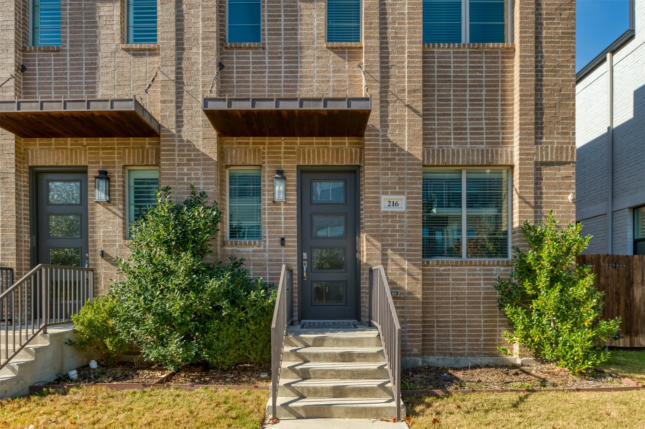 Townhouse For Rent in Tarrant County , 216 Wimberly Street, Fort Worth, Texas 76107, 3 Bedroom, 3 Bathroom, 2 Garage spaces, 2,080 Sqft, built in 2016, mls#21384219, Real Estate Agent in Fort Worth, Homes For Rent in Tarrant county, Homes For Rent in Fort Worth, Realtor in Fort Worth Texas, Real Estate Brokerage Independent Realty Texas, Luminita Cordes Realtor