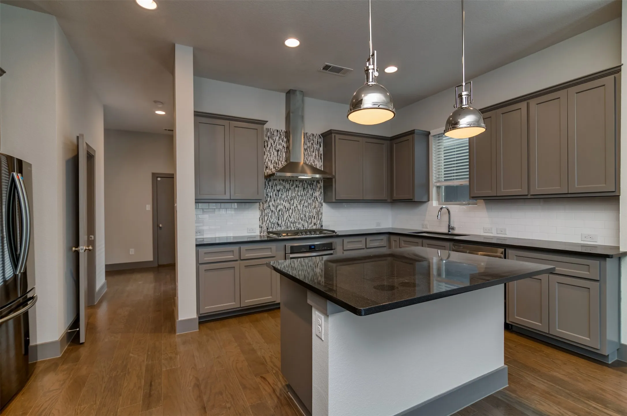 Townhouse For Rent in Tarrant County , 216 Wimberly Street, Fort Worth, Texas 76107, 3 Bedroom, 3 Bathroom, 2 Garage spaces, 2,080 Sqft, built in 2016, mls#21384219, Real Estate Agent in Fort Worth, Homes For Rent in Tarrant county, Homes For Rent in Fort Worth, Realtor in Fort Worth Texas, Real Estate Brokerage Independent Realty Texas, Luminita Cordes Realtor