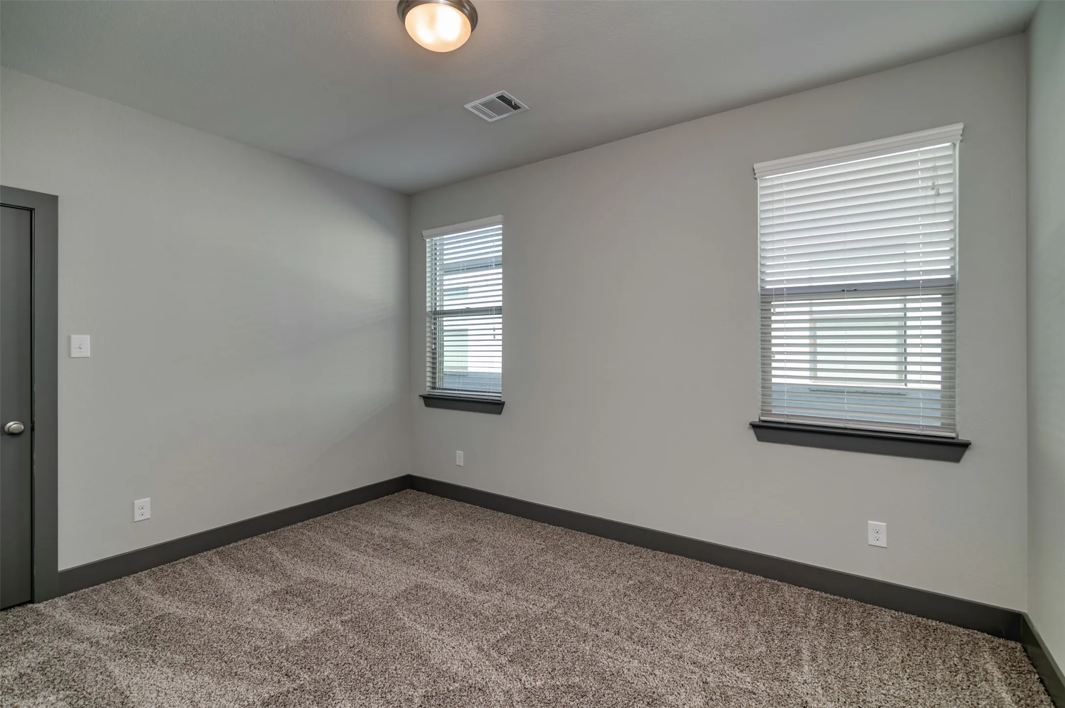 Townhouse For Rent in Tarrant County , 216 Wimberly Street, Fort Worth, Texas 76107, 3 Bedroom, 3 Bathroom, 2 Garage spaces, 2,080 Sqft, built in 2016, mls#21384219, Real Estate Agent in Fort Worth, Homes For Rent in Tarrant county, Homes For Rent in Fort Worth, Realtor in Fort Worth Texas, Real Estate Brokerage Independent Realty Texas, Luminita Cordes Realtor