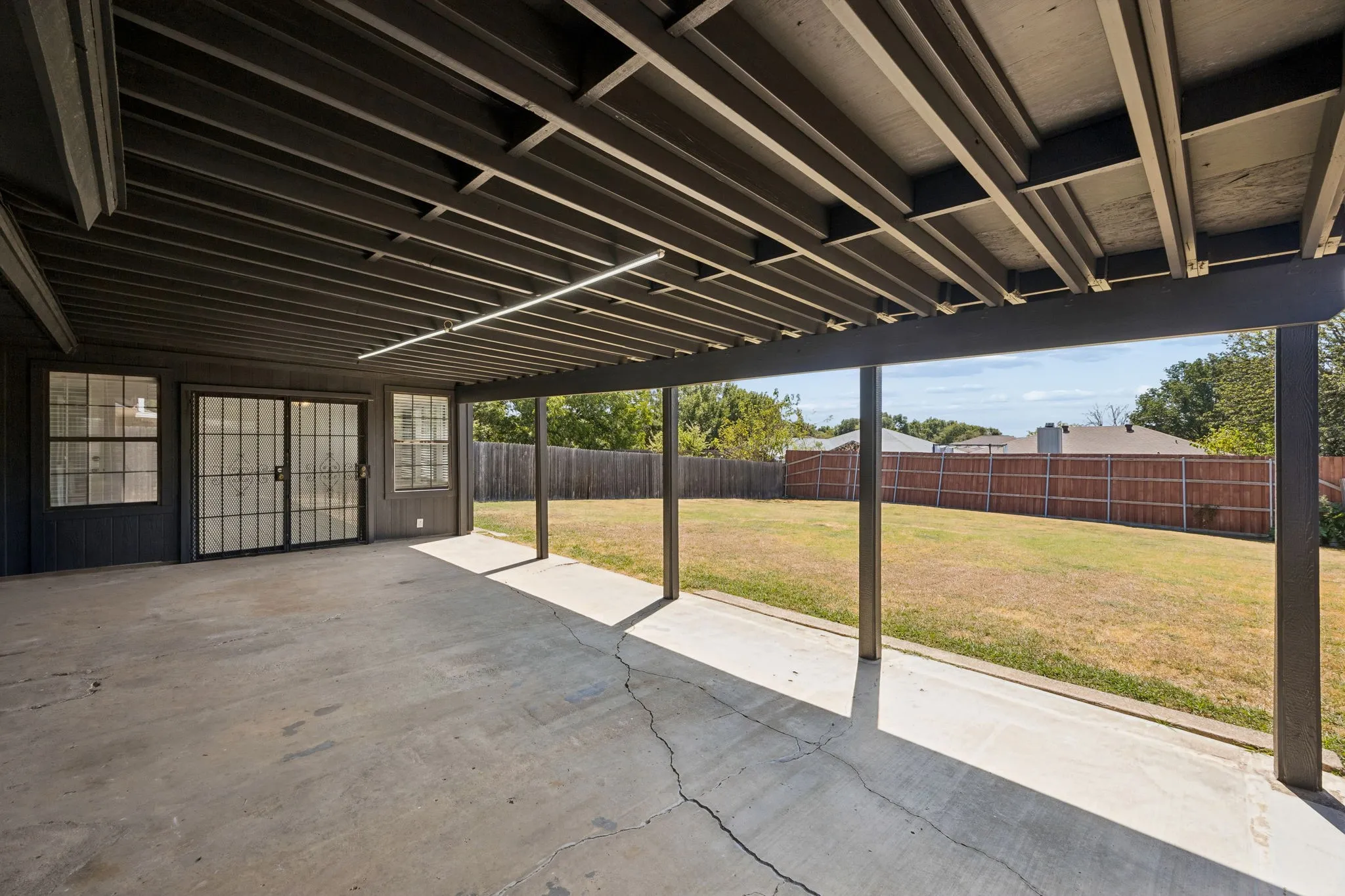 Single Family Residence For Rent in Tarrant County , 6344 N Park Drive, Watauga, Texas 76148, 3 Bedroom, 2 Bathroom, 2 Garage spaces, 1,662 Sqft, built in 1986, mls#21392590, Real Estate Agent in Watauga, Homes For Rent in Tarrant county, Homes For Rent in Watauga, Realtor in Watauga Texas, Real Estate Brokerage Independent Realty Texas, Luminita Cordes Realtor
