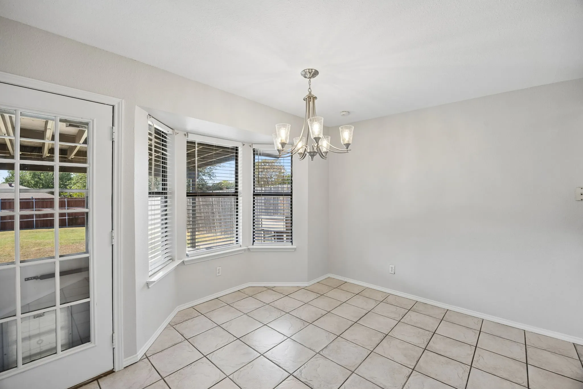 Single Family Residence For Rent in Tarrant County , 6344 N Park Drive, Watauga, Texas 76148, 3 Bedroom, 2 Bathroom, 2 Garage spaces, 1,662 Sqft, built in 1986, mls#21392590, Real Estate Agent in Watauga, Homes For Rent in Tarrant county, Homes For Rent in Watauga, Realtor in Watauga Texas, Real Estate Brokerage Independent Realty Texas, Luminita Cordes Realtor
