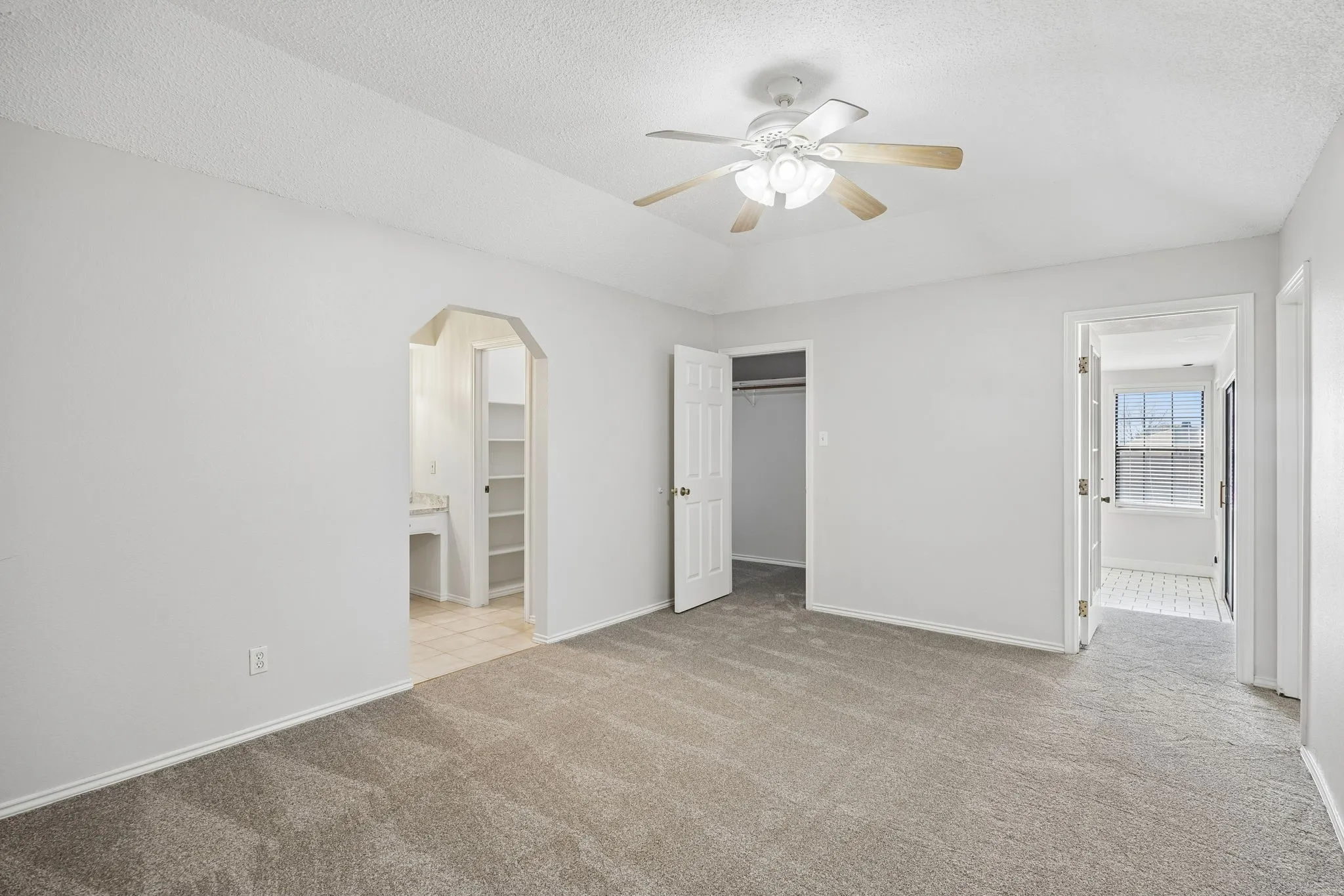 Single Family Residence For Rent in Tarrant County , 6344 N Park Drive, Watauga, Texas 76148, 3 Bedroom, 2 Bathroom, 2 Garage spaces, 1,662 Sqft, built in 1986, mls#21392590, Real Estate Agent in Watauga, Homes For Rent in Tarrant county, Homes For Rent in Watauga, Realtor in Watauga Texas, Real Estate Brokerage Independent Realty Texas, Luminita Cordes Realtor