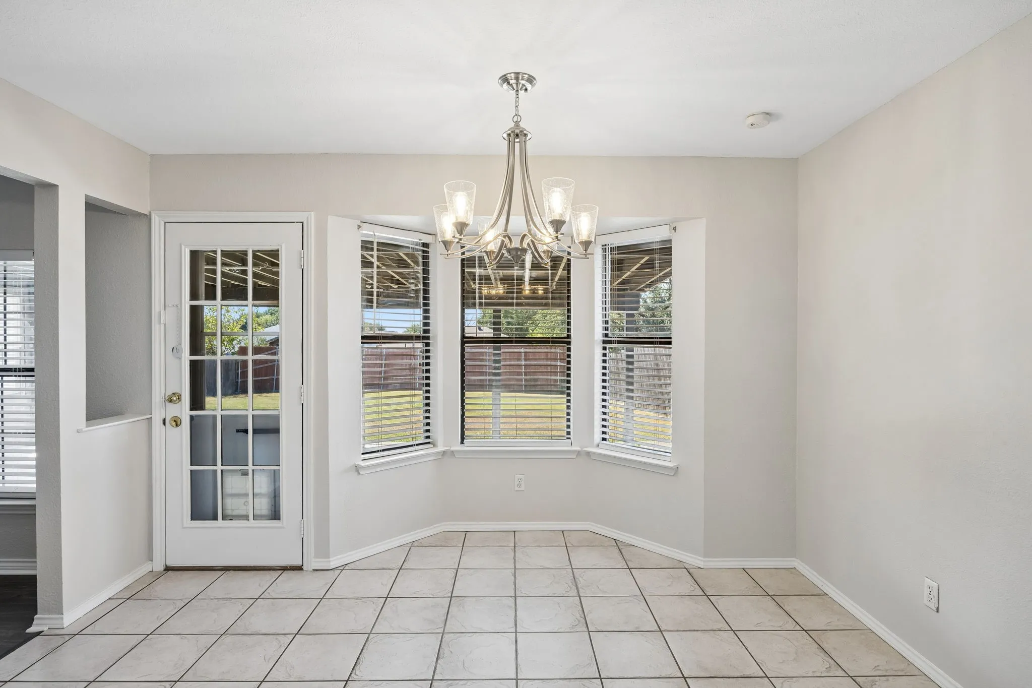 Single Family Residence For Rent in Tarrant County , 6344 N Park Drive, Watauga, Texas 76148, 3 Bedroom, 2 Bathroom, 2 Garage spaces, 1,662 Sqft, built in 1986, mls#21392590, Real Estate Agent in Watauga, Homes For Rent in Tarrant county, Homes For Rent in Watauga, Realtor in Watauga Texas, Real Estate Brokerage Independent Realty Texas, Luminita Cordes Realtor