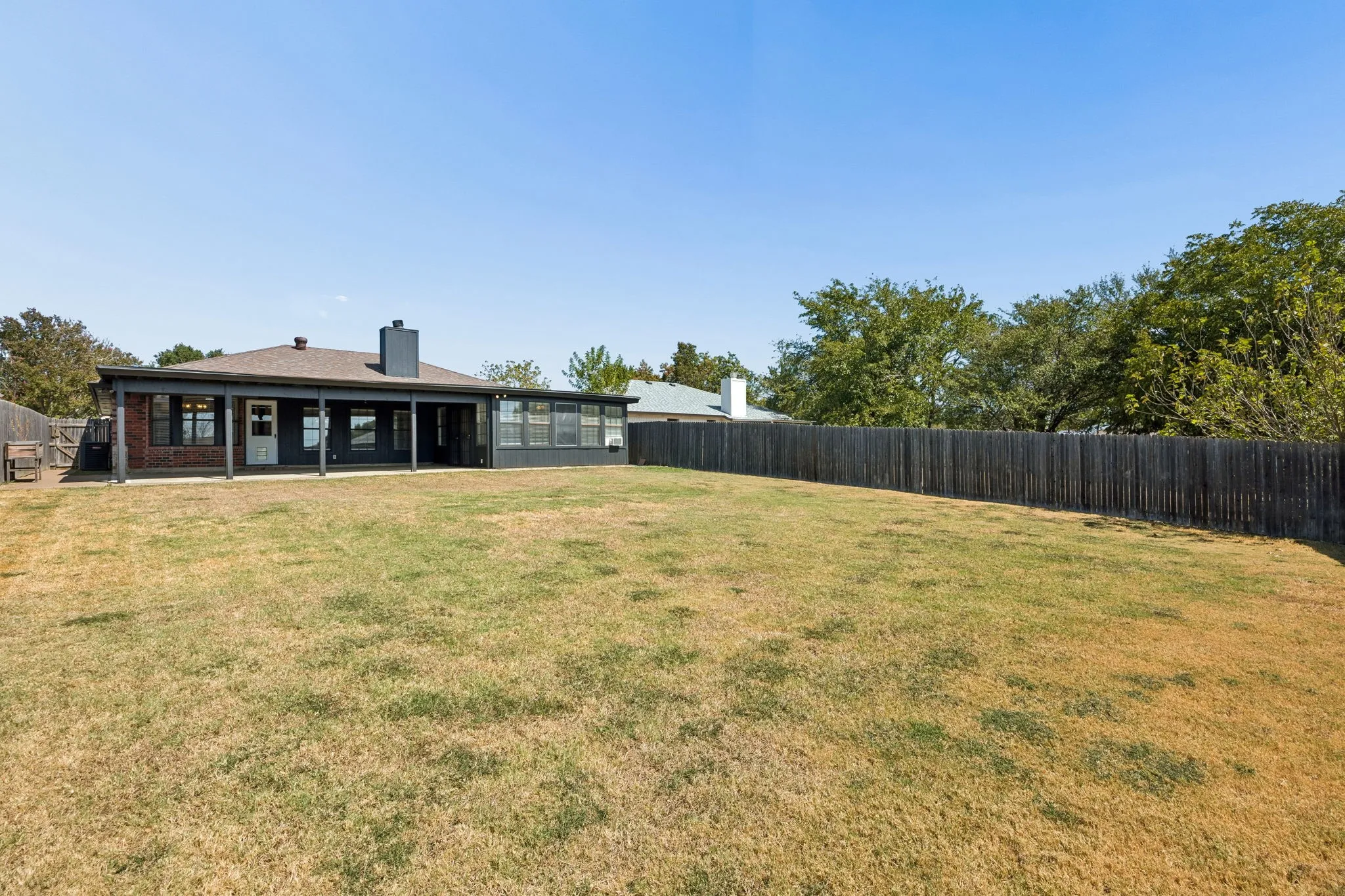 Single Family Residence For Rent in Tarrant County , 6344 N Park Drive, Watauga, Texas 76148, 3 Bedroom, 2 Bathroom, 2 Garage spaces, 1,662 Sqft, built in 1986, mls#21392590, Real Estate Agent in Watauga, Homes For Rent in Tarrant county, Homes For Rent in Watauga, Realtor in Watauga Texas, Real Estate Brokerage Independent Realty Texas, Luminita Cordes Realtor
