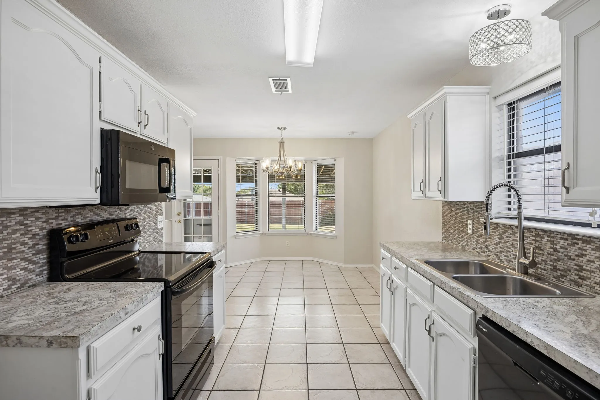 Single Family Residence For Rent in Tarrant County , 6344 N Park Drive, Watauga, Texas 76148, 3 Bedroom, 2 Bathroom, 2 Garage spaces, 1,662 Sqft, built in 1986, mls#21392590, Real Estate Agent in Watauga, Homes For Rent in Tarrant county, Homes For Rent in Watauga, Realtor in Watauga Texas, Real Estate Brokerage Independent Realty Texas, Luminita Cordes Realtor