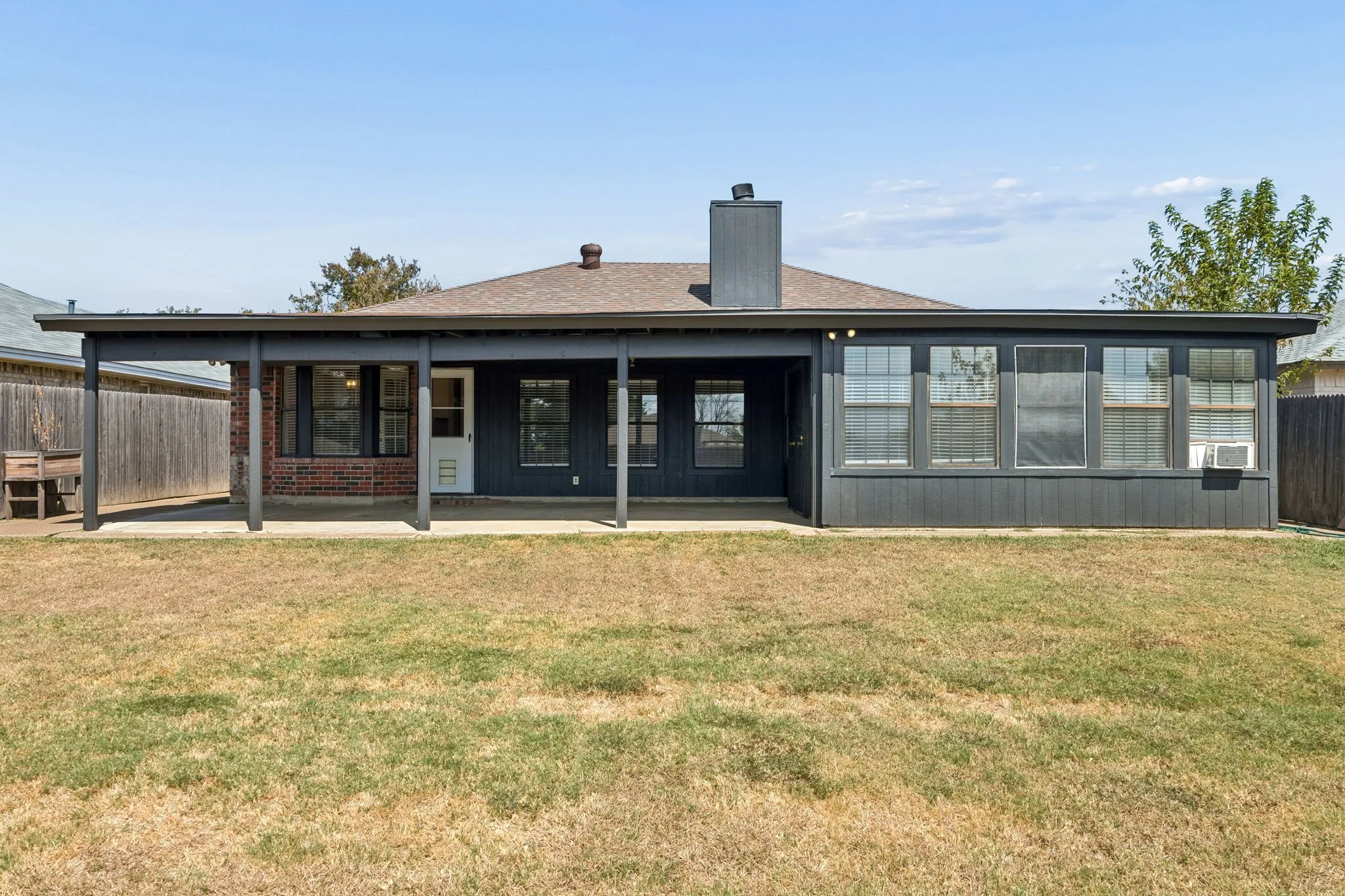 Single Family Residence For Rent in Tarrant County , 6344 N Park Drive, Watauga, Texas 76148, 3 Bedroom, 2 Bathroom, 2 Garage spaces, 1,662 Sqft, built in 1986, mls#21392590, Real Estate Agent in Watauga, Homes For Rent in Tarrant county, Homes For Rent in Watauga, Realtor in Watauga Texas, Real Estate Brokerage Independent Realty Texas, Luminita Cordes Realtor