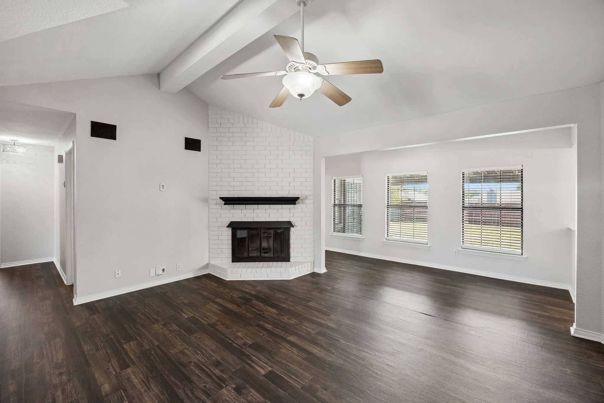 Single Family Residence For Rent in Tarrant County , 6344 N Park Drive, Watauga, Texas 76148, 3 Bedroom, 2 Bathroom, 2 Garage spaces, 1,662 Sqft, built in 1986, mls#21392590, Real Estate Agent in Watauga, Homes For Rent in Tarrant county, Homes For Rent in Watauga, Realtor in Watauga Texas, Real Estate Brokerage Independent Realty Texas, Luminita Cordes Realtor