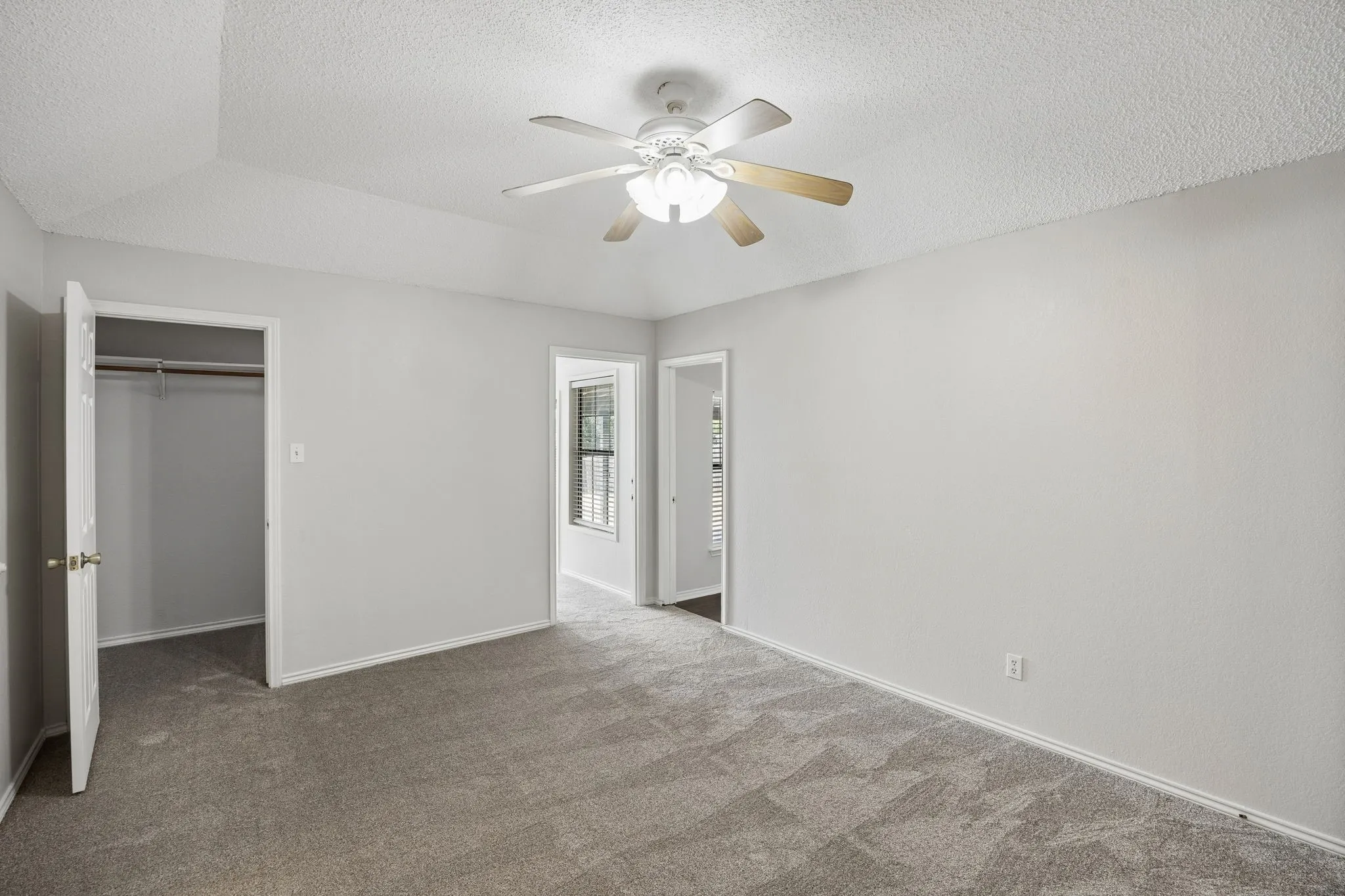 Single Family Residence For Rent in Tarrant County , 6344 N Park Drive, Watauga, Texas 76148, 3 Bedroom, 2 Bathroom, 2 Garage spaces, 1,662 Sqft, built in 1986, mls#21392590, Real Estate Agent in Watauga, Homes For Rent in Tarrant county, Homes For Rent in Watauga, Realtor in Watauga Texas, Real Estate Brokerage Independent Realty Texas, Luminita Cordes Realtor