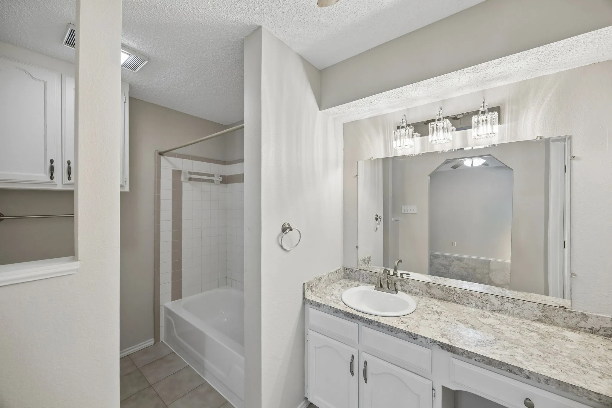 Single Family Residence For Rent in Tarrant County , 6344 N Park Drive, Watauga, Texas 76148, 3 Bedroom, 2 Bathroom, 2 Garage spaces, 1,662 Sqft, built in 1986, mls#21392590, Real Estate Agent in Watauga, Homes For Rent in Tarrant county, Homes For Rent in Watauga, Realtor in Watauga Texas, Real Estate Brokerage Independent Realty Texas, Luminita Cordes Realtor