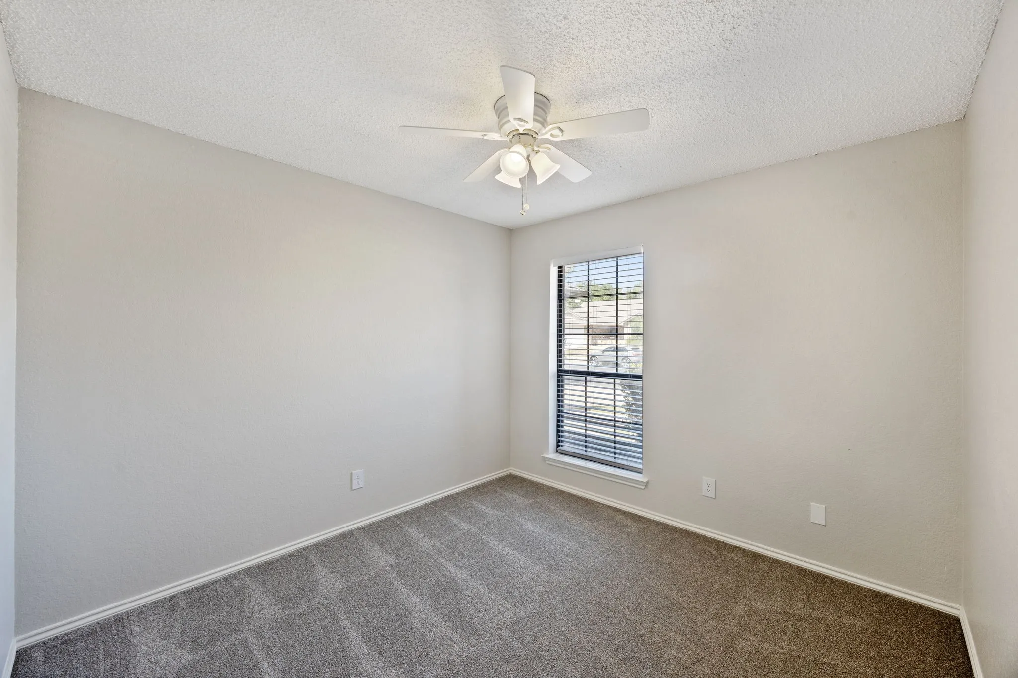 Single Family Residence For Rent in Tarrant County , 6344 N Park Drive, Watauga, Texas 76148, 3 Bedroom, 2 Bathroom, 2 Garage spaces, 1,662 Sqft, built in 1986, mls#21392590, Real Estate Agent in Watauga, Homes For Rent in Tarrant county, Homes For Rent in Watauga, Realtor in Watauga Texas, Real Estate Brokerage Independent Realty Texas, Luminita Cordes Realtor