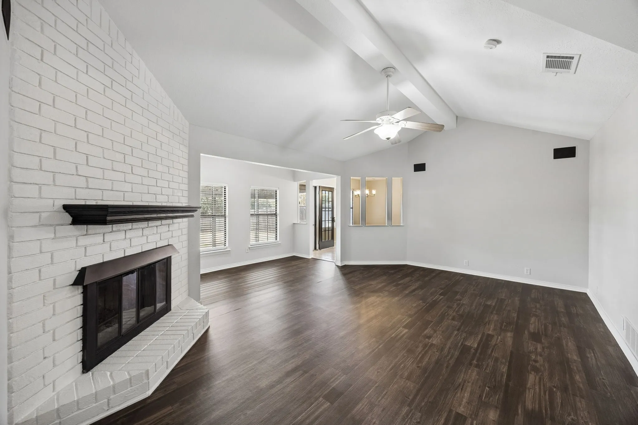 Single Family Residence For Rent in Tarrant County , 6344 N Park Drive, Watauga, Texas 76148, 3 Bedroom, 2 Bathroom, 2 Garage spaces, 1,662 Sqft, built in 1986, mls#21392590, Real Estate Agent in Watauga, Homes For Rent in Tarrant county, Homes For Rent in Watauga, Realtor in Watauga Texas, Real Estate Brokerage Independent Realty Texas, Luminita Cordes Realtor