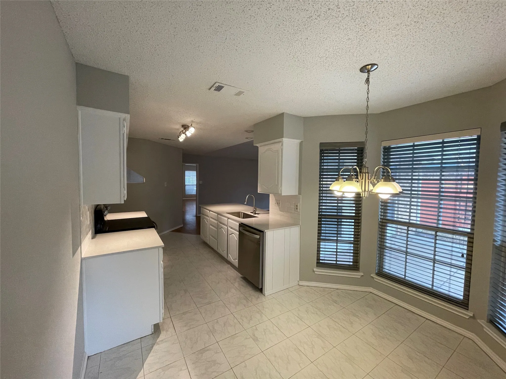 Single Family Residence For Rent in Collin County , 6708 Wesson Drive, Plano, Texas 75023, 4 Bedroom, 2 Bathroom, 2 Garage spaces, 2,165 Sqft, built in 1987, mls#21392779, Real Estate Agent in Plano, Homes For Rent in Collin county, Homes For Rent in Plano, Realtor in Plano Texas, Real Estate Brokerage Independent Realty Texas, Luminita Cordes Realtor