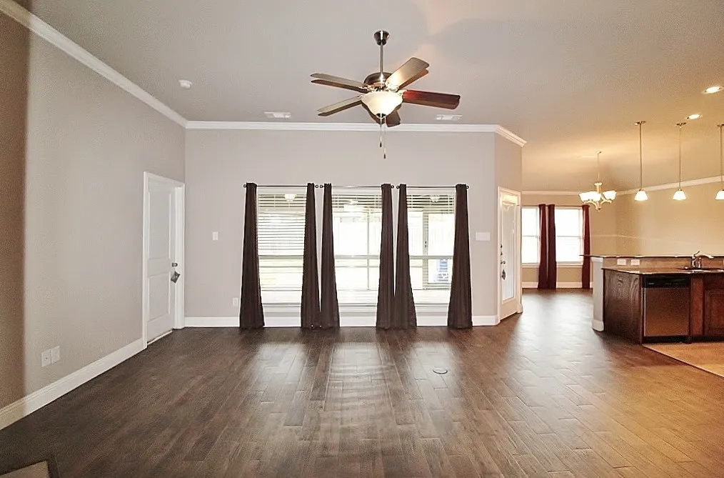 Single Family Residence For Rent in Ellis County , 119 Liberty Way, Waxahachie, Texas 75167, 3 Bedroom, 2 Bathroom, 2 Garage spaces, 1,635 Sqft, built in 2014, mls#21392782, Real Estate Agent in Waxahachie, Homes For Rent in Ellis county, Homes For Rent in Waxahachie, Realtor in Waxahachie Texas, Real Estate Brokerage Independent Realty Texas, Luminita Cordes Realtor