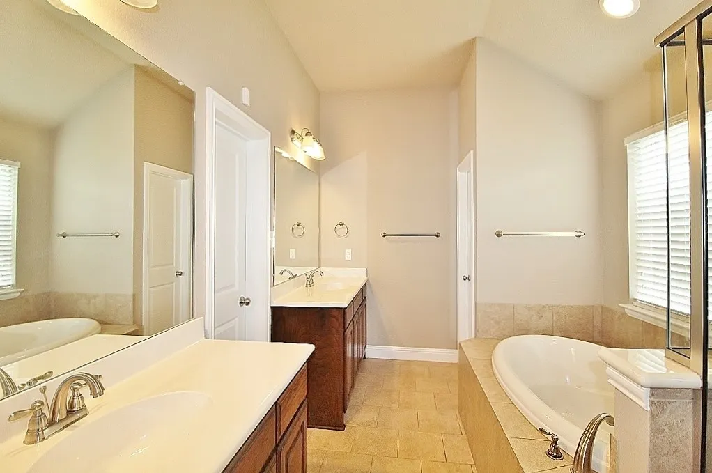 Single Family Residence For Rent in Ellis County , 119 Liberty Way, Waxahachie, Texas 75167, 3 Bedroom, 2 Bathroom, 2 Garage spaces, 1,635 Sqft, built in 2014, mls#21392782, Real Estate Agent in Waxahachie, Homes For Rent in Ellis county, Homes For Rent in Waxahachie, Realtor in Waxahachie Texas, Real Estate Brokerage Independent Realty Texas, Luminita Cordes Realtor
