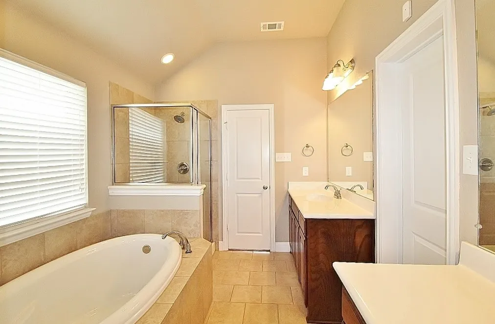 Single Family Residence For Rent in Ellis County , 119 Liberty Way, Waxahachie, Texas 75167, 3 Bedroom, 2 Bathroom, 2 Garage spaces, 1,635 Sqft, built in 2014, mls#21392782, Real Estate Agent in Waxahachie, Homes For Rent in Ellis county, Homes For Rent in Waxahachie, Realtor in Waxahachie Texas, Real Estate Brokerage Independent Realty Texas, Luminita Cordes Realtor