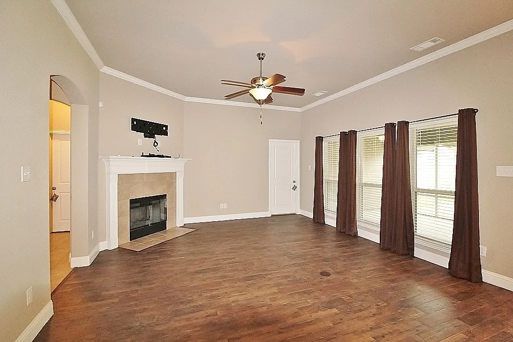 Single Family Residence For Rent in Ellis County , 119 Liberty Way, Waxahachie, Texas 75167, 3 Bedroom, 2 Bathroom, 2 Garage spaces, 1,635 Sqft, built in 2014, mls#21392782, Real Estate Agent in Waxahachie, Homes For Rent in Ellis county, Homes For Rent in Waxahachie, Realtor in Waxahachie Texas, Real Estate Brokerage Independent Realty Texas, Luminita Cordes Realtor