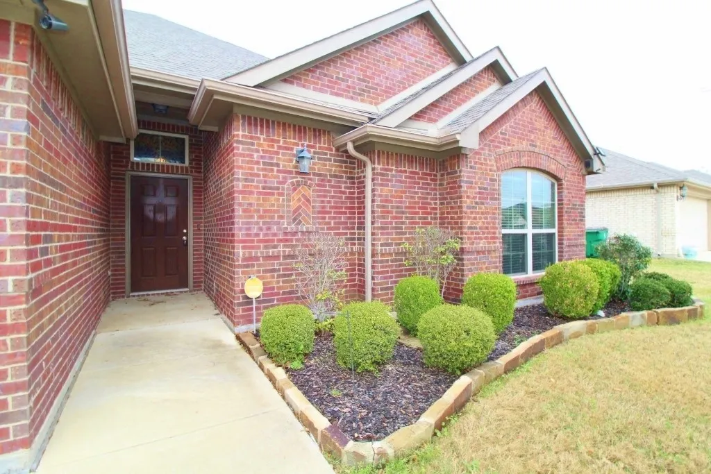 Single Family Residence For Rent in Ellis County , 119 Liberty Way, Waxahachie, Texas 75167, 3 Bedroom, 2 Bathroom, 2 Garage spaces, 1,635 Sqft, built in 2014, mls#21392782, Real Estate Agent in Waxahachie, Homes For Rent in Ellis county, Homes For Rent in Waxahachie, Realtor in Waxahachie Texas, Real Estate Brokerage Independent Realty Texas, Luminita Cordes Realtor