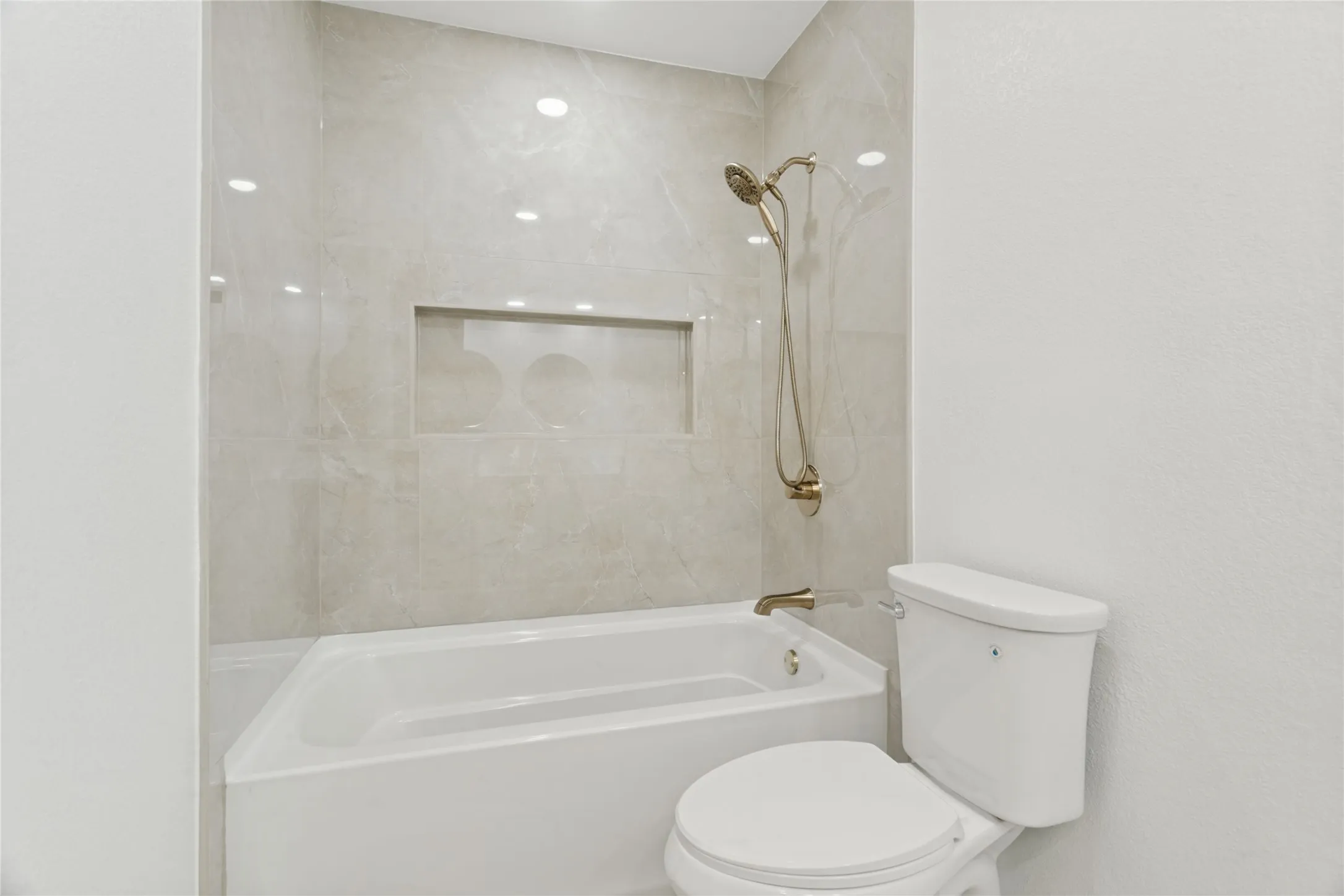 Single Family Residence For Sale in Tarrant County , 1909 Plymouth Court, Arlington, Texas 76013, 3 Bedroom, 2 Bathroom, 2 Garage spaces, 1,921 Sqft, built in 1969, mls#21392382, Real Estate Agent in Arlington, Homes For Sale in Tarrant county, Homes For Sale in Arlington, Realtor in Arlington Texas, Real Estate Brokerage Independent Realty Texas, Luminita Cordes Realtor