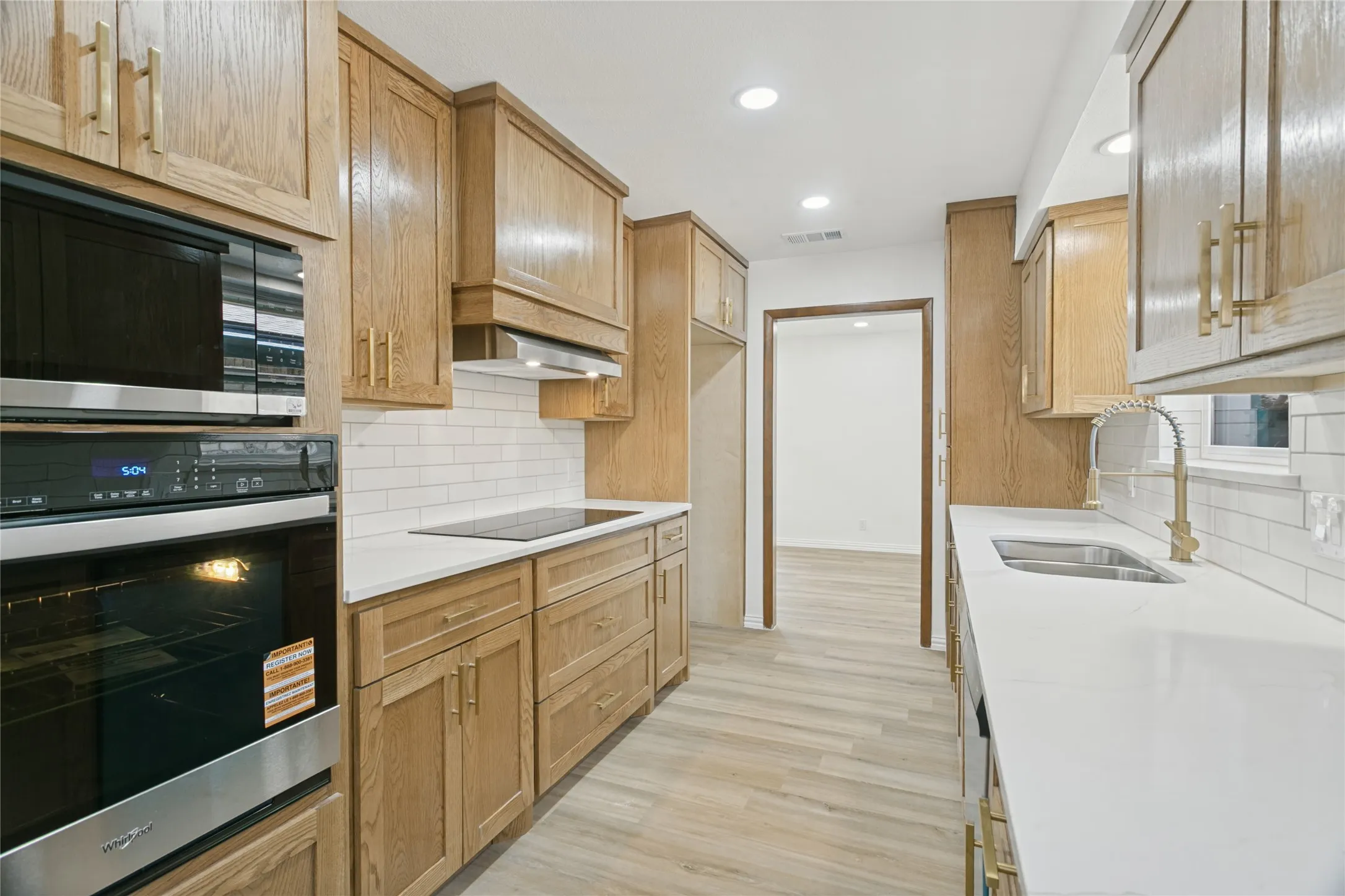 Single Family Residence For Sale in Tarrant County , 1909 Plymouth Court, Arlington, Texas 76013, 3 Bedroom, 2 Bathroom, 2 Garage spaces, 1,921 Sqft, built in 1969, mls#21392382, Real Estate Agent in Arlington, Homes For Sale in Tarrant county, Homes For Sale in Arlington, Realtor in Arlington Texas, Real Estate Brokerage Independent Realty Texas, Luminita Cordes Realtor