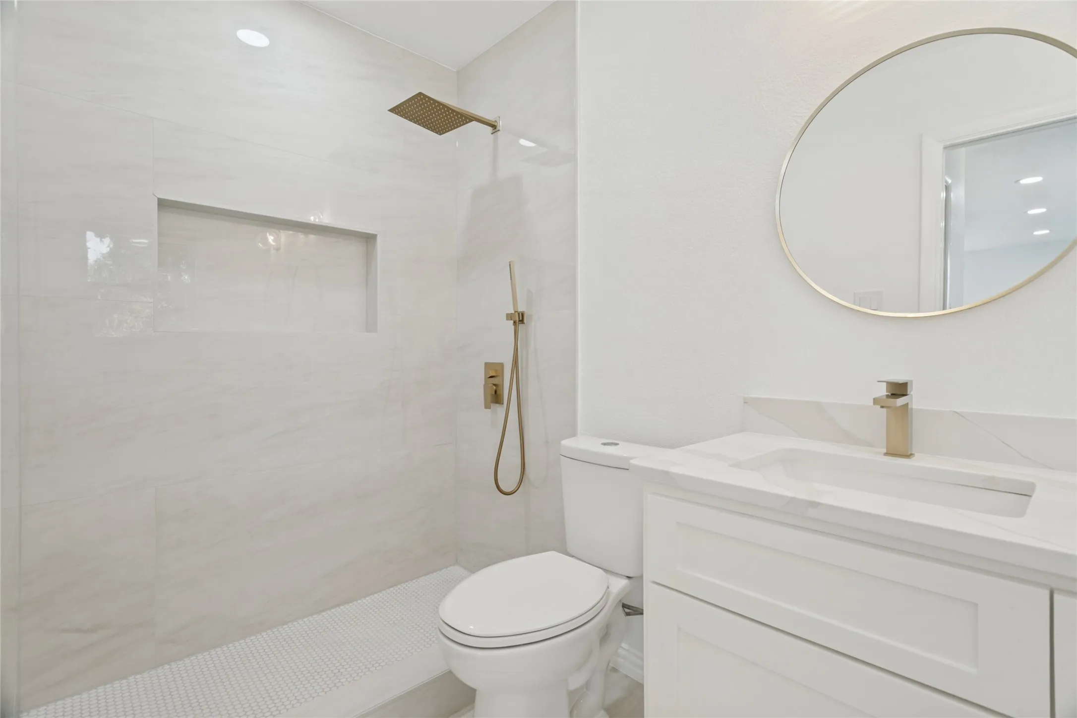 Single Family Residence For Sale in Tarrant County , 1909 Plymouth Court, Arlington, Texas 76013, 3 Bedroom, 2 Bathroom, 2 Garage spaces, 1,921 Sqft, built in 1969, mls#21392382, Real Estate Agent in Arlington, Homes For Sale in Tarrant county, Homes For Sale in Arlington, Realtor in Arlington Texas, Real Estate Brokerage Independent Realty Texas, Luminita Cordes Realtor