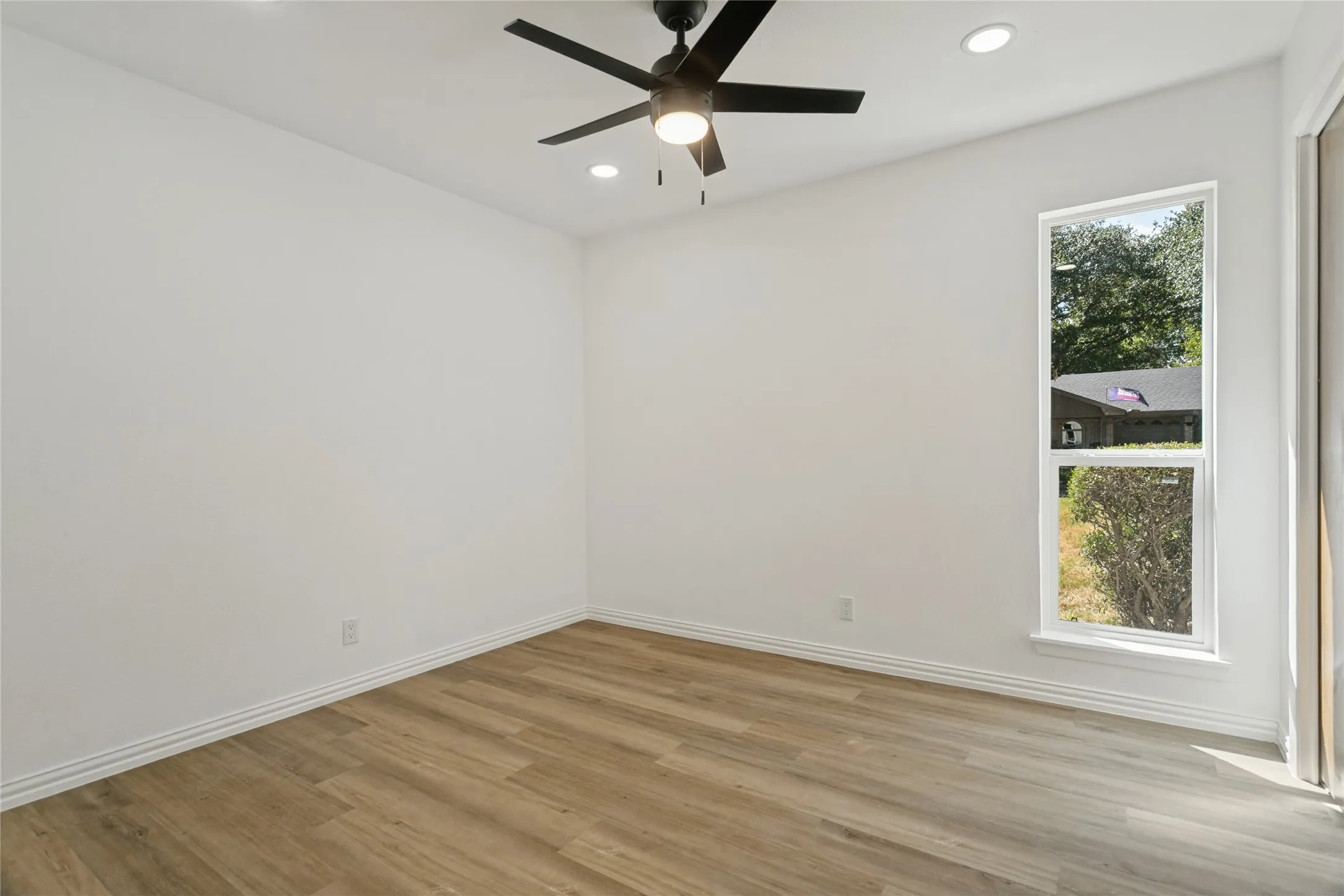 Single Family Residence For Sale in Tarrant County , 1909 Plymouth Court, Arlington, Texas 76013, 3 Bedroom, 2 Bathroom, 2 Garage spaces, 1,921 Sqft, built in 1969, mls#21392382, Real Estate Agent in Arlington, Homes For Sale in Tarrant county, Homes For Sale in Arlington, Realtor in Arlington Texas, Real Estate Brokerage Independent Realty Texas, Luminita Cordes Realtor