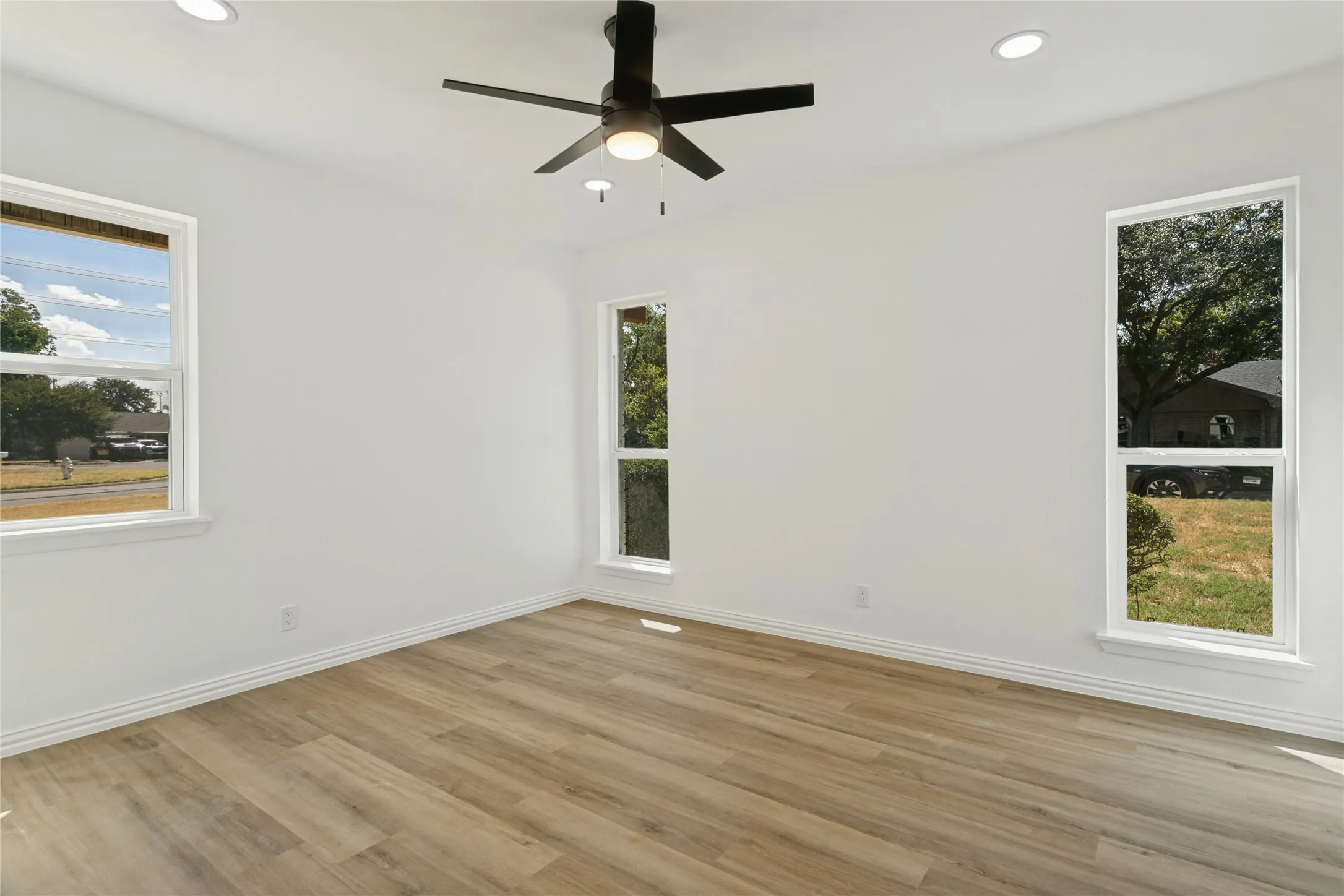 Single Family Residence For Sale in Tarrant County , 1909 Plymouth Court, Arlington, Texas 76013, 3 Bedroom, 2 Bathroom, 2 Garage spaces, 1,921 Sqft, built in 1969, mls#21392382, Real Estate Agent in Arlington, Homes For Sale in Tarrant county, Homes For Sale in Arlington, Realtor in Arlington Texas, Real Estate Brokerage Independent Realty Texas, Luminita Cordes Realtor
