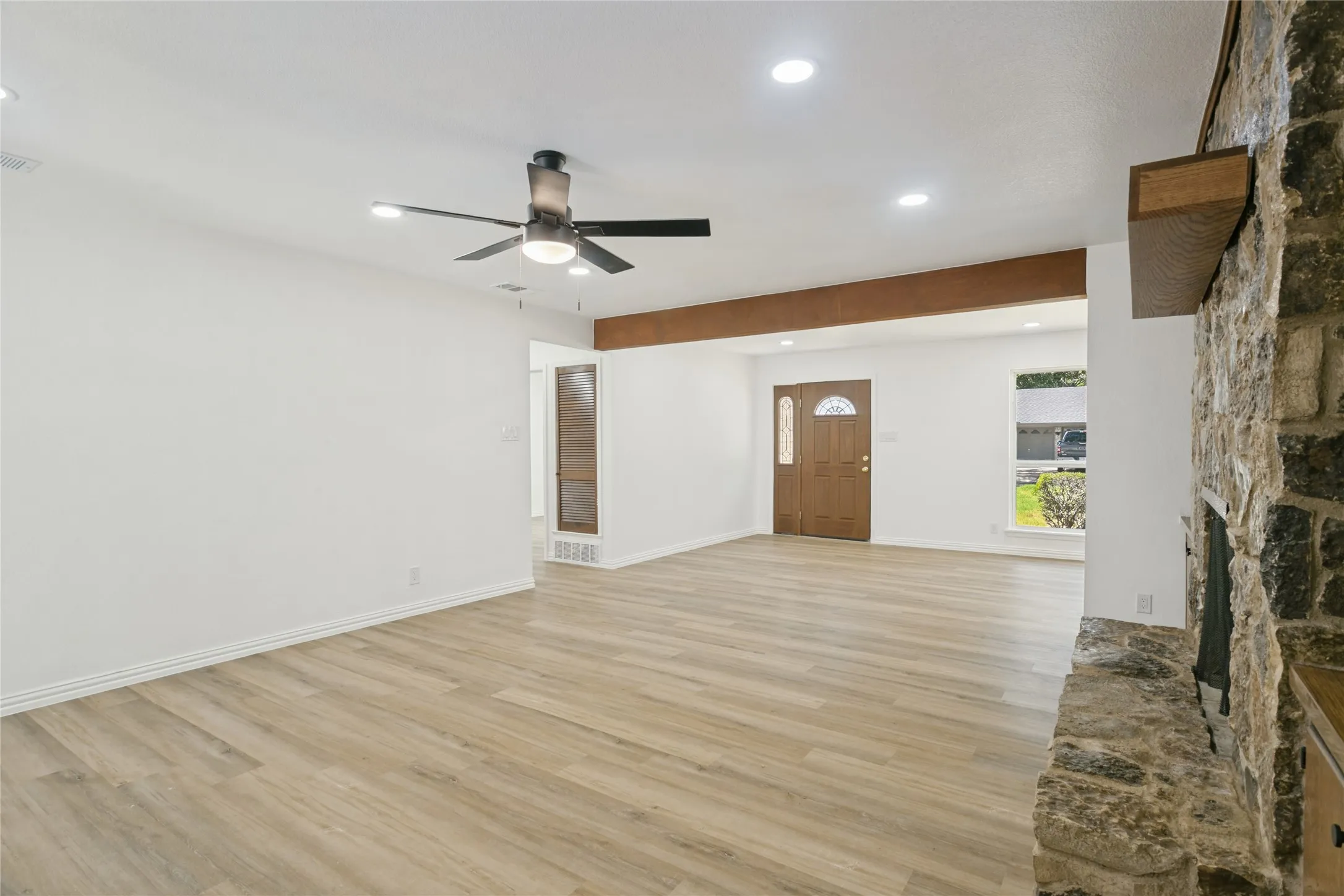 Single Family Residence For Sale in Tarrant County , 1909 Plymouth Court, Arlington, Texas 76013, 3 Bedroom, 2 Bathroom, 2 Garage spaces, 1,921 Sqft, built in 1969, mls#21392382, Real Estate Agent in Arlington, Homes For Sale in Tarrant county, Homes For Sale in Arlington, Realtor in Arlington Texas, Real Estate Brokerage Independent Realty Texas, Luminita Cordes Realtor