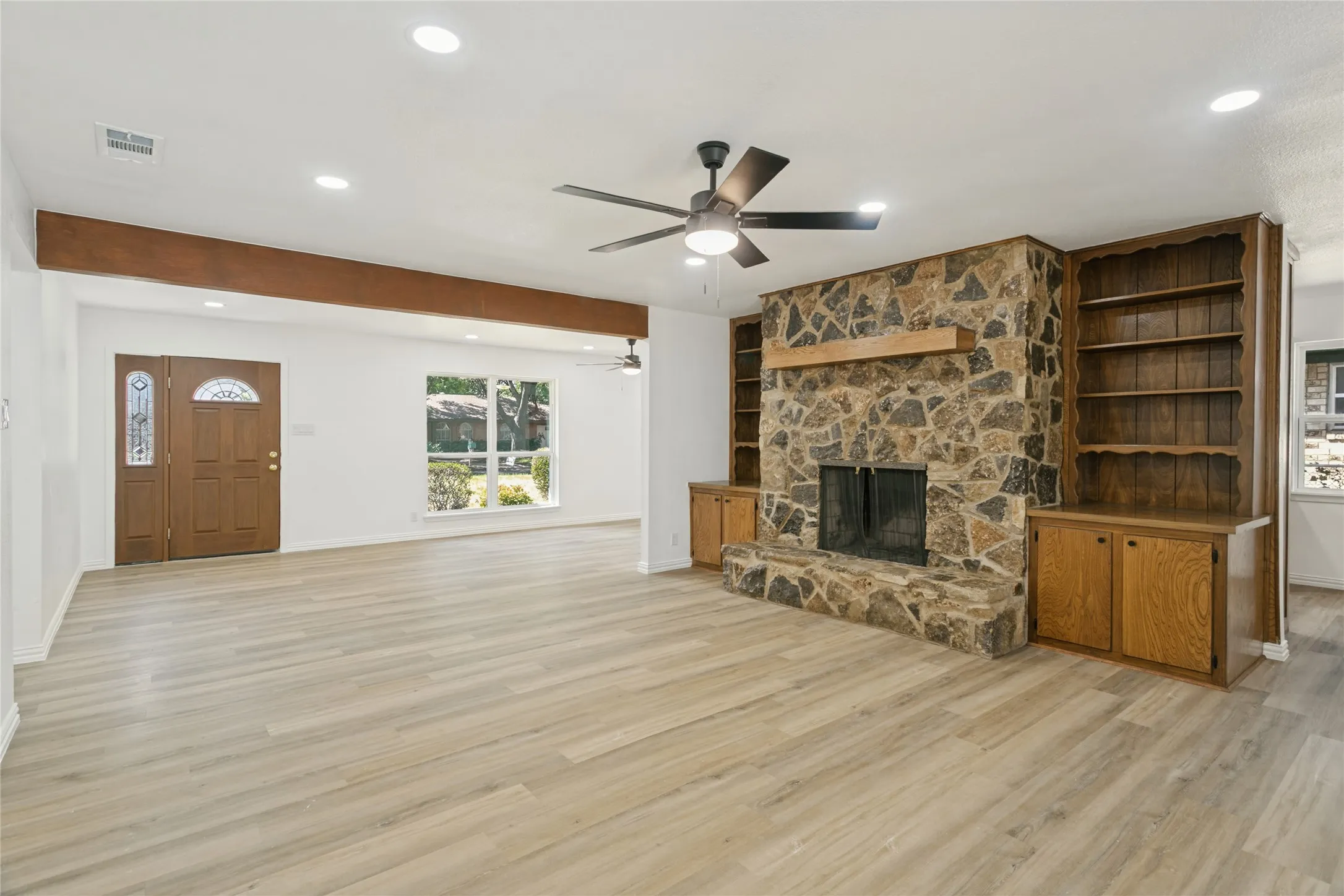 Single Family Residence For Sale in Tarrant County , 1909 Plymouth Court, Arlington, Texas 76013, 3 Bedroom, 2 Bathroom, 2 Garage spaces, 1,921 Sqft, built in 1969, mls#21392382, Real Estate Agent in Arlington, Homes For Sale in Tarrant county, Homes For Sale in Arlington, Realtor in Arlington Texas, Real Estate Brokerage Independent Realty Texas, Luminita Cordes Realtor