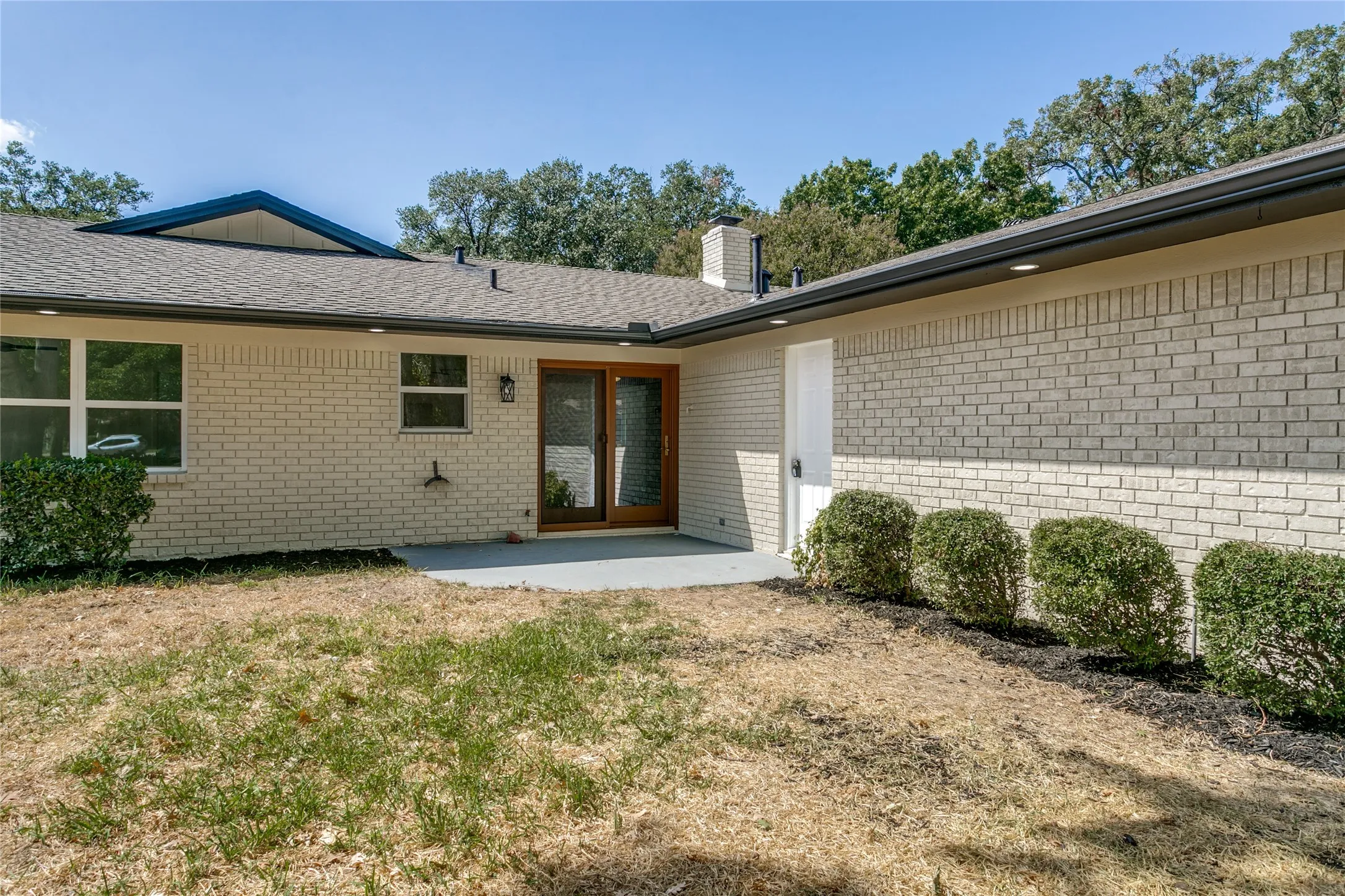 Single Family Residence For Sale in Tarrant County , 1909 Plymouth Court, Arlington, Texas 76013, 3 Bedroom, 2 Bathroom, 2 Garage spaces, 1,921 Sqft, built in 1969, mls#21392382, Real Estate Agent in Arlington, Homes For Sale in Tarrant county, Homes For Sale in Arlington, Realtor in Arlington Texas, Real Estate Brokerage Independent Realty Texas, Luminita Cordes Realtor