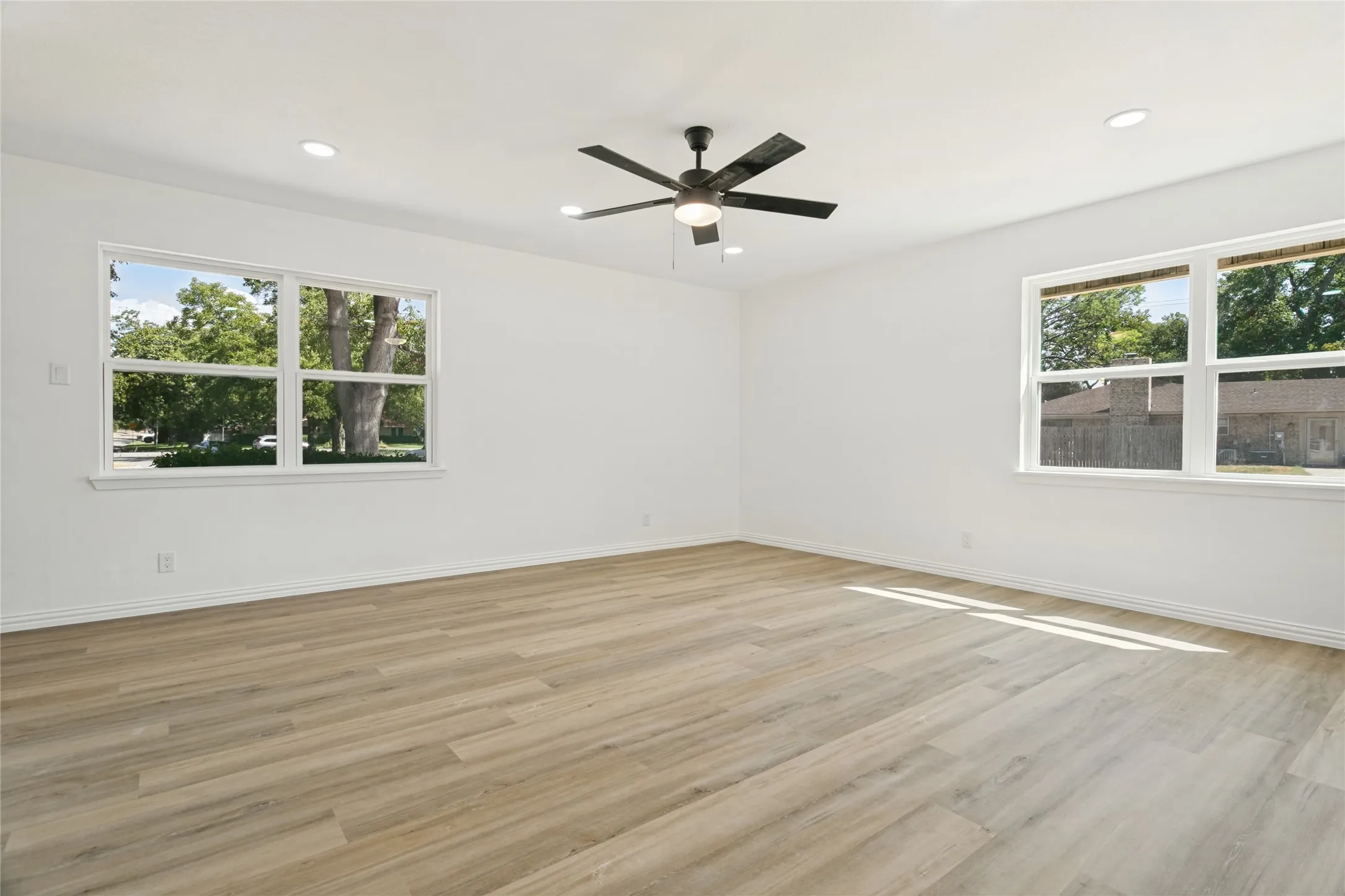 Single Family Residence For Sale in Tarrant County , 1909 Plymouth Court, Arlington, Texas 76013, 3 Bedroom, 2 Bathroom, 2 Garage spaces, 1,921 Sqft, built in 1969, mls#21392382, Real Estate Agent in Arlington, Homes For Sale in Tarrant county, Homes For Sale in Arlington, Realtor in Arlington Texas, Real Estate Brokerage Independent Realty Texas, Luminita Cordes Realtor