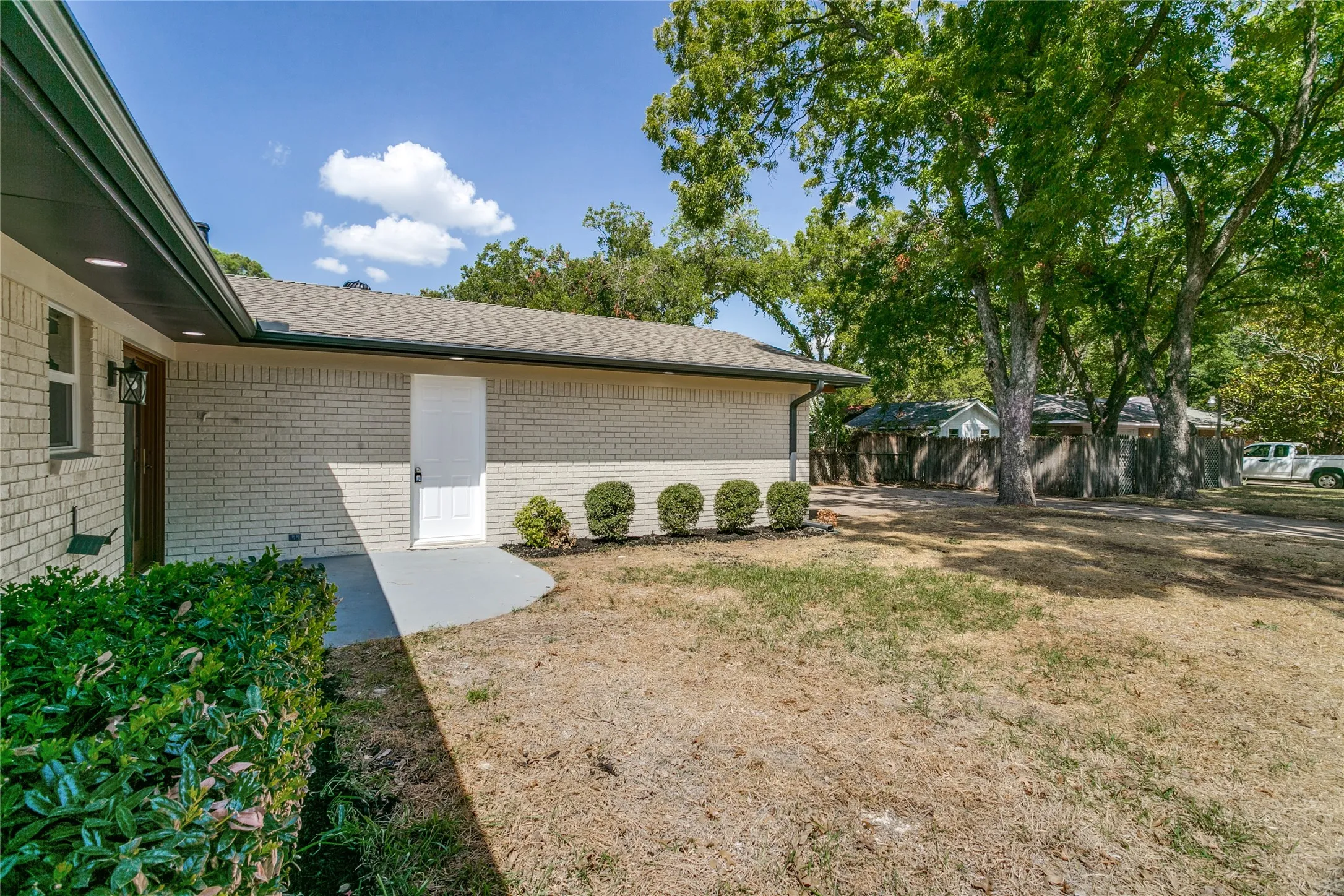 Single Family Residence For Sale in Tarrant County , 1909 Plymouth Court, Arlington, Texas 76013, 3 Bedroom, 2 Bathroom, 2 Garage spaces, 1,921 Sqft, built in 1969, mls#21392382, Real Estate Agent in Arlington, Homes For Sale in Tarrant county, Homes For Sale in Arlington, Realtor in Arlington Texas, Real Estate Brokerage Independent Realty Texas, Luminita Cordes Realtor