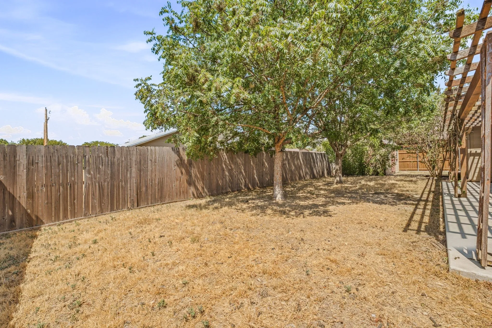 Single Family Residence For Sale in Erath County , 632 N Park Street, Dublin, Texas 76446, 3 Bedroom, 2 Bathroom, Garage spaces, 1,448 Sqft, built in 2012, mls#21392264, Real Estate Agent in Dublin, Homes For Sale in Erath county, Homes For Sale in Dublin, Realtor in Dublin Texas, Real Estate Brokerage Independent Realty Texas, Luminita Cordes Realtor