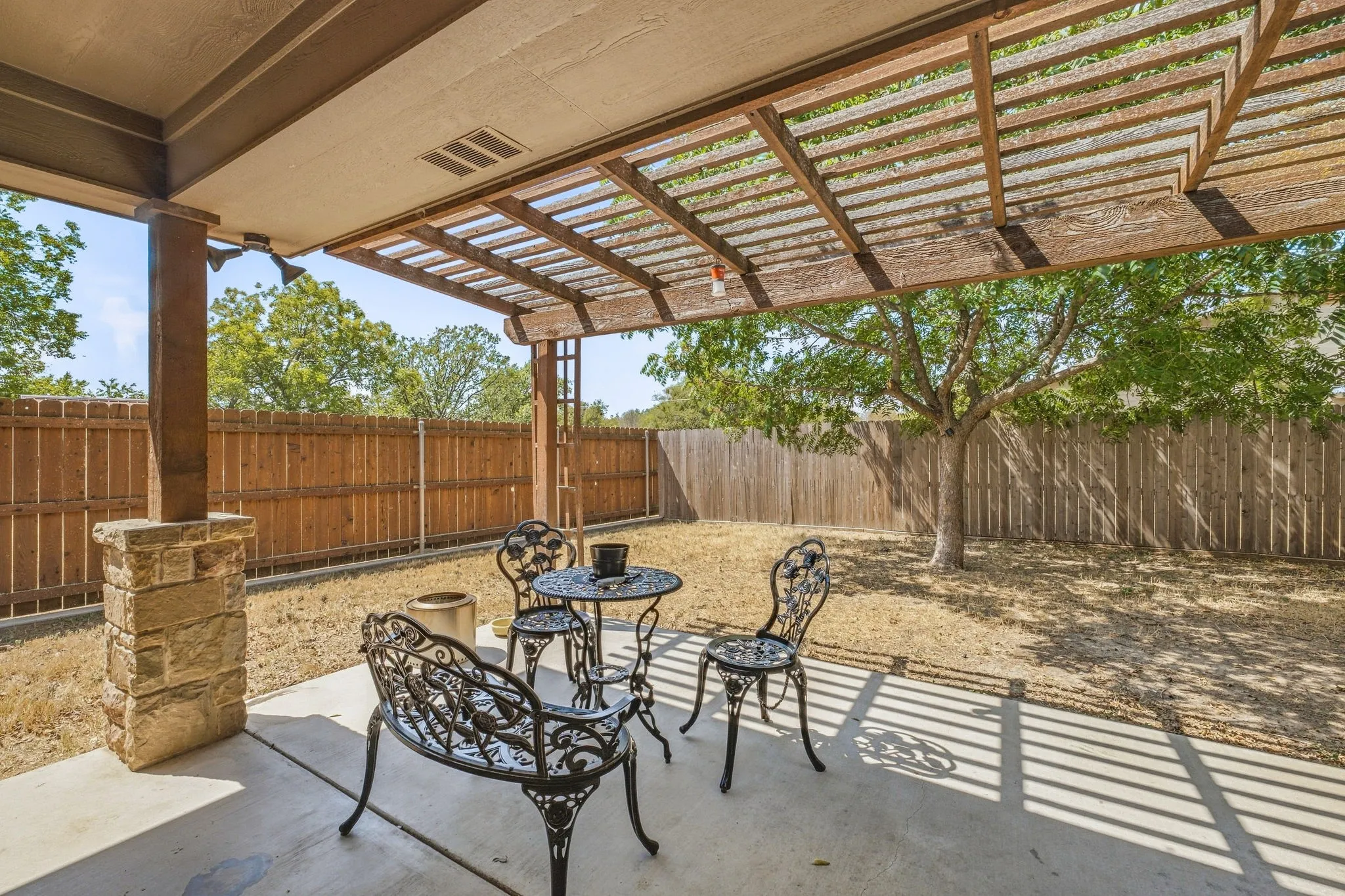 Single Family Residence For Sale in Erath County , 632 N Park Street, Dublin, Texas 76446, 3 Bedroom, 2 Bathroom, Garage spaces, 1,448 Sqft, built in 2012, mls#21392264, Real Estate Agent in Dublin, Homes For Sale in Erath county, Homes For Sale in Dublin, Realtor in Dublin Texas, Real Estate Brokerage Independent Realty Texas, Luminita Cordes Realtor