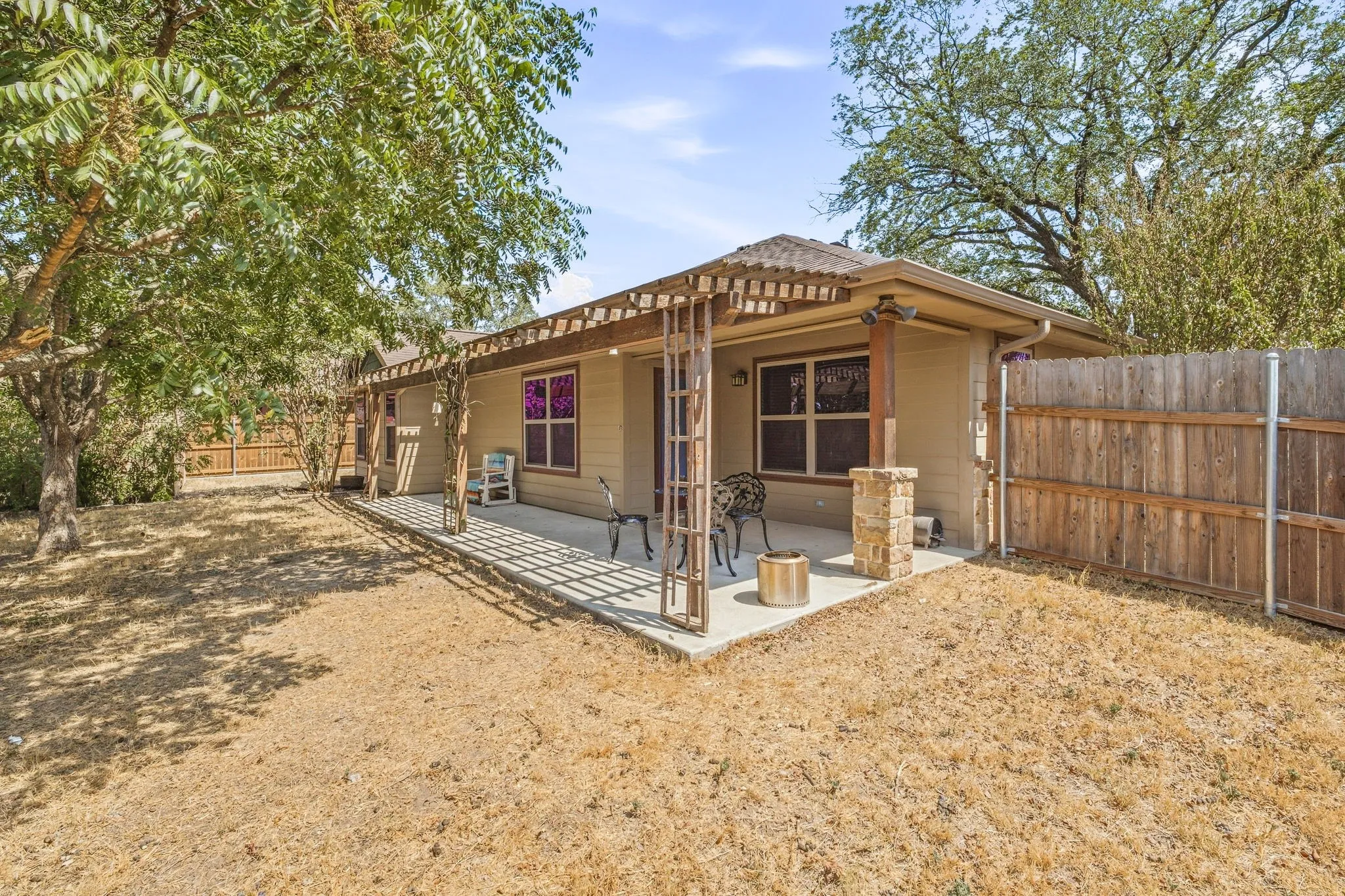 Single Family Residence For Sale in Erath County , 632 N Park Street, Dublin, Texas 76446, 3 Bedroom, 2 Bathroom, Garage spaces, 1,448 Sqft, built in 2012, mls#21392264, Real Estate Agent in Dublin, Homes For Sale in Erath county, Homes For Sale in Dublin, Realtor in Dublin Texas, Real Estate Brokerage Independent Realty Texas, Luminita Cordes Realtor