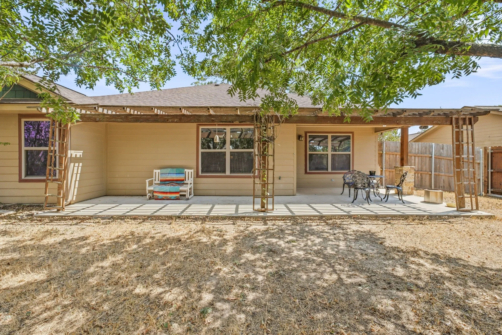 Single Family Residence For Sale in Erath County , 632 N Park Street, Dublin, Texas 76446, 3 Bedroom, 2 Bathroom, Garage spaces, 1,448 Sqft, built in 2012, mls#21392264, Real Estate Agent in Dublin, Homes For Sale in Erath county, Homes For Sale in Dublin, Realtor in Dublin Texas, Real Estate Brokerage Independent Realty Texas, Luminita Cordes Realtor