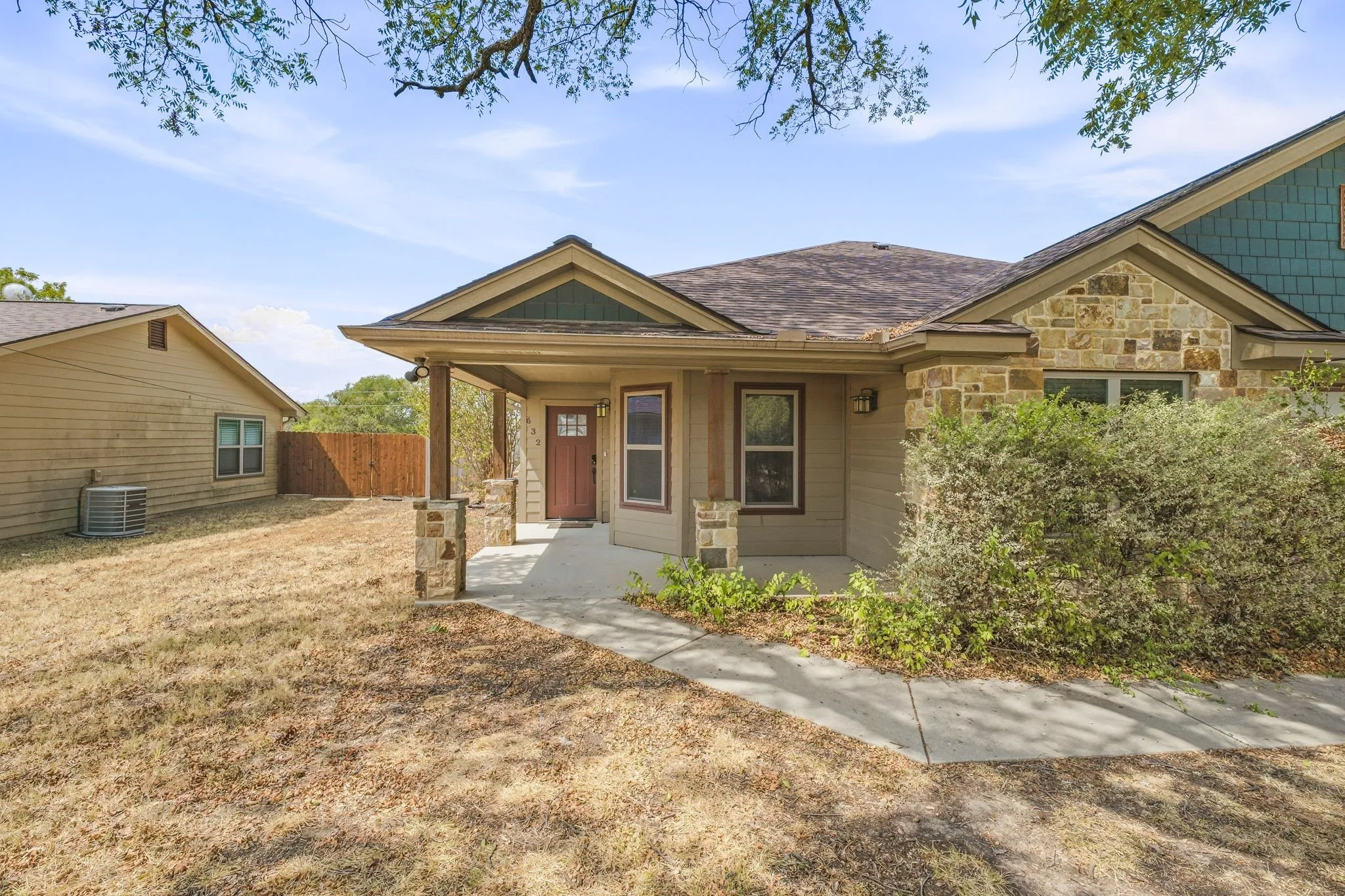 Single Family Residence For Sale in Erath County , 632 N Park Street, Dublin, Texas 76446, 3 Bedroom, 2 Bathroom, Garage spaces, 1,448 Sqft, built in 2012, mls#21392264, Real Estate Agent in Dublin, Homes For Sale in Erath county, Homes For Sale in Dublin, Realtor in Dublin Texas, Real Estate Brokerage Independent Realty Texas, Luminita Cordes Realtor