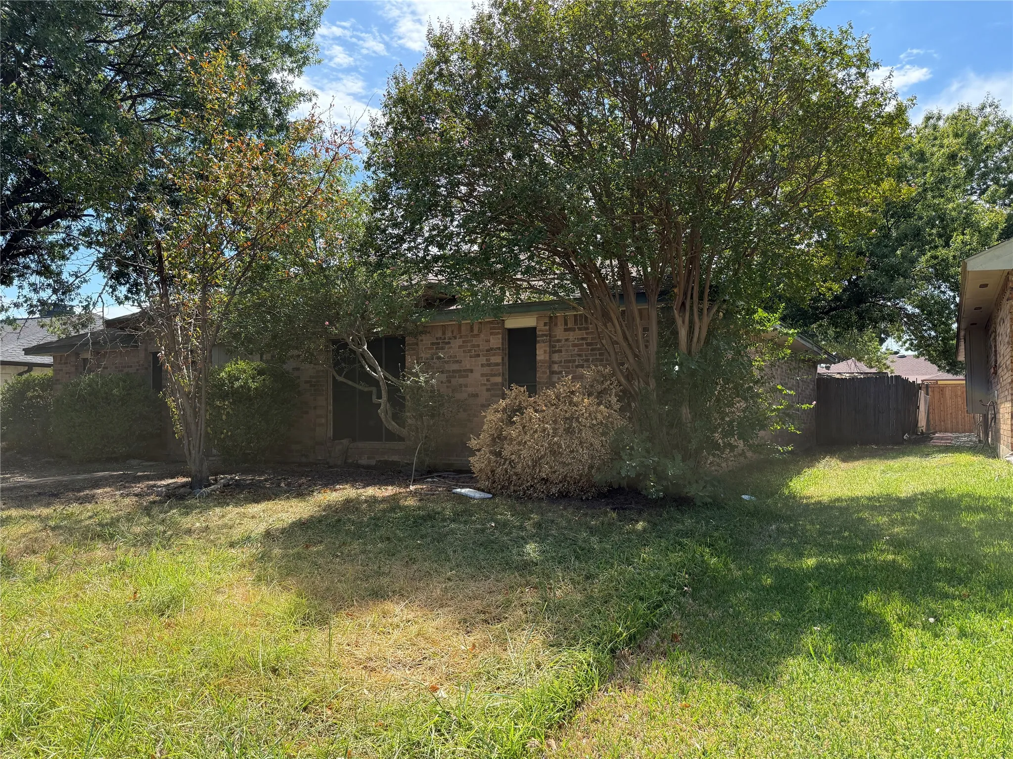 Single Family Residence For Sale in Dallas County , 626 Rosedown Lane, Mesquite, Texas 75150, 4 Bedroom, 2 Bathroom, 2 Garage spaces, 1,951 Sqft, built in 1982, mls#21392790, Real Estate Agent in Mesquite, Homes For Sale in Dallas county, Homes For Sale in Mesquite, Realtor in Mesquite Texas, Real Estate Brokerage Independent Realty Texas, Luminita Cordes Realtor