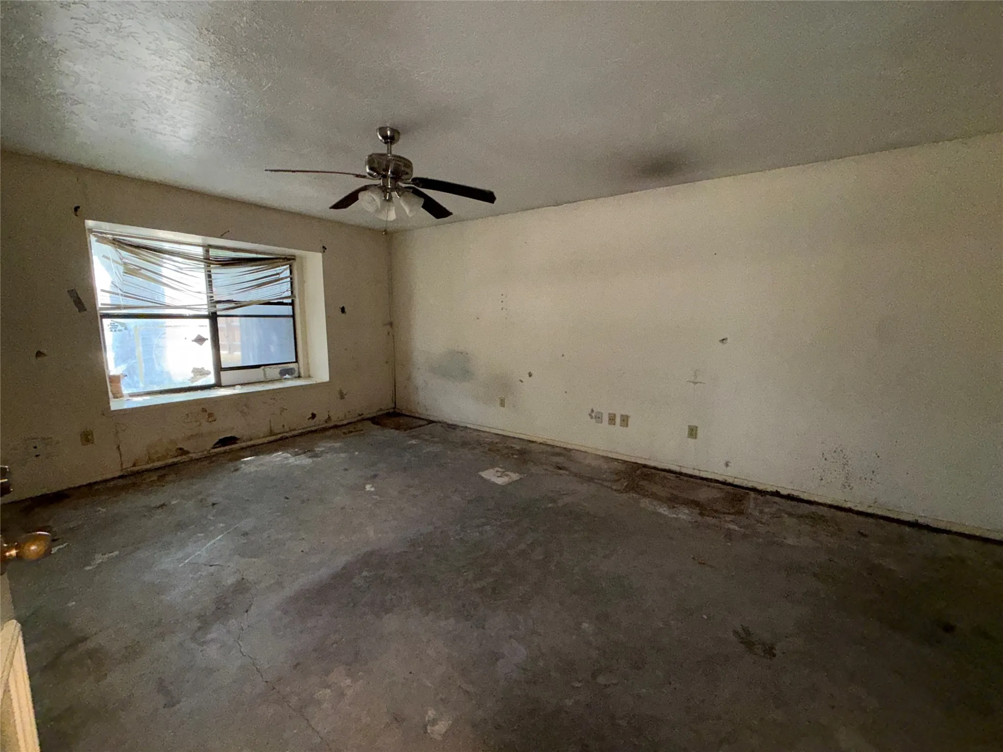 Single Family Residence For Sale in Dallas County , 626 Rosedown Lane, Mesquite, Texas 75150, 4 Bedroom, 2 Bathroom, 2 Garage spaces, 1,951 Sqft, built in 1982, mls#21392790, Real Estate Agent in Mesquite, Homes For Sale in Dallas county, Homes For Sale in Mesquite, Realtor in Mesquite Texas, Real Estate Brokerage Independent Realty Texas, Luminita Cordes Realtor